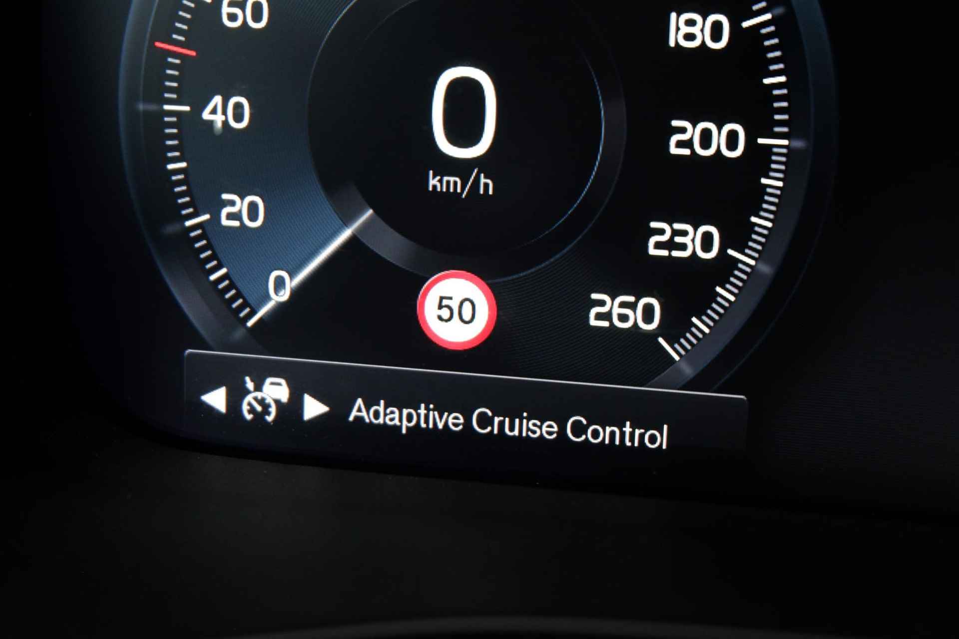 Volvo XC40 T4 Plug-in hybrid AUT7 211PK Plus Dark, Trekhaak semi elektrisch inklapbaar | Harman Kardon premium audio | Microtech/Nubuck bekleding | 18" Lichtmetalen velgen All-Season | Adaptieve Cruise Control met Pilot Assist | Stoel- & Stuurwielverwarming - 22/35