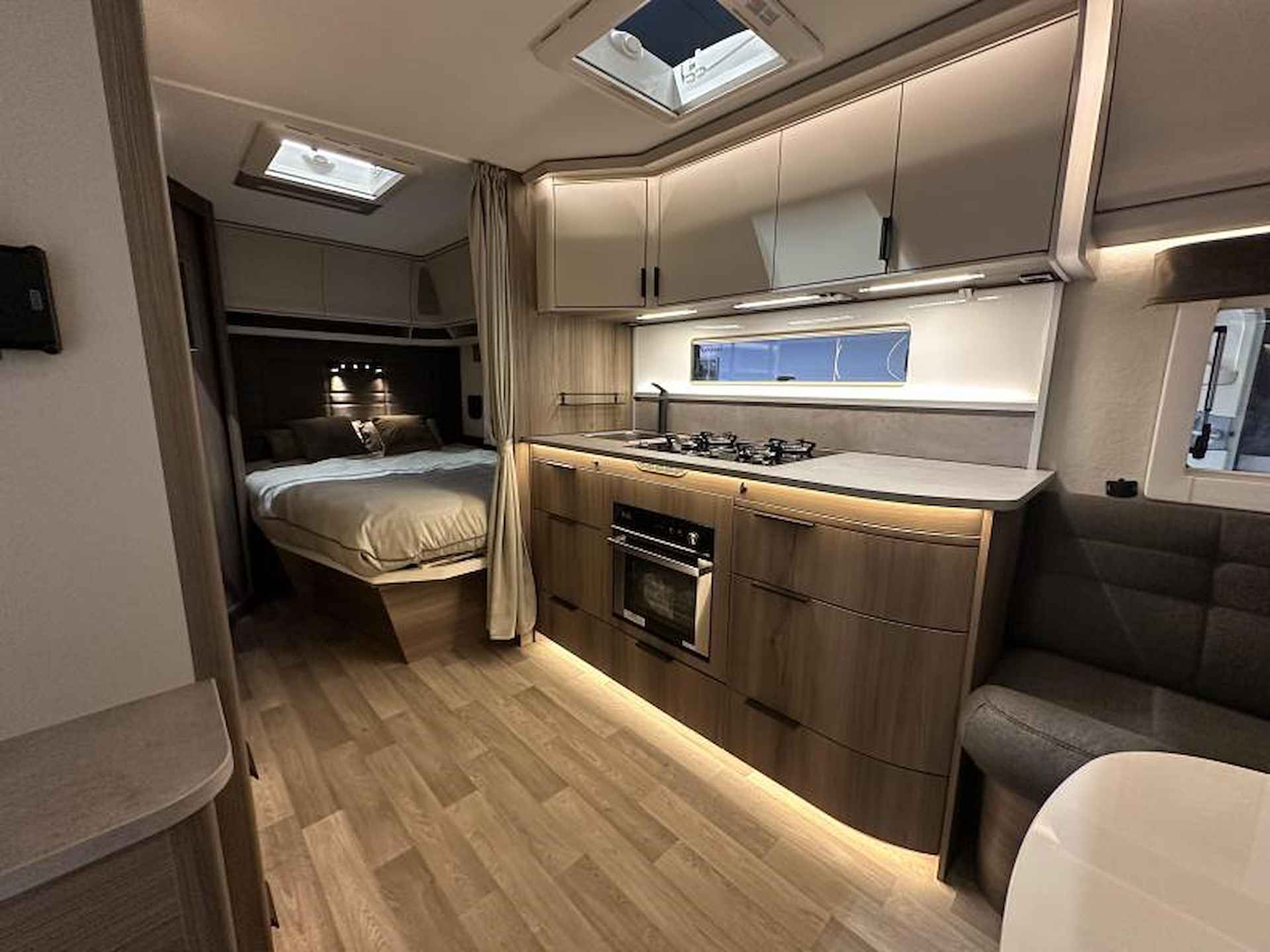 Kabe Royal 520 XL KingSize - Model 2025 - 6/16