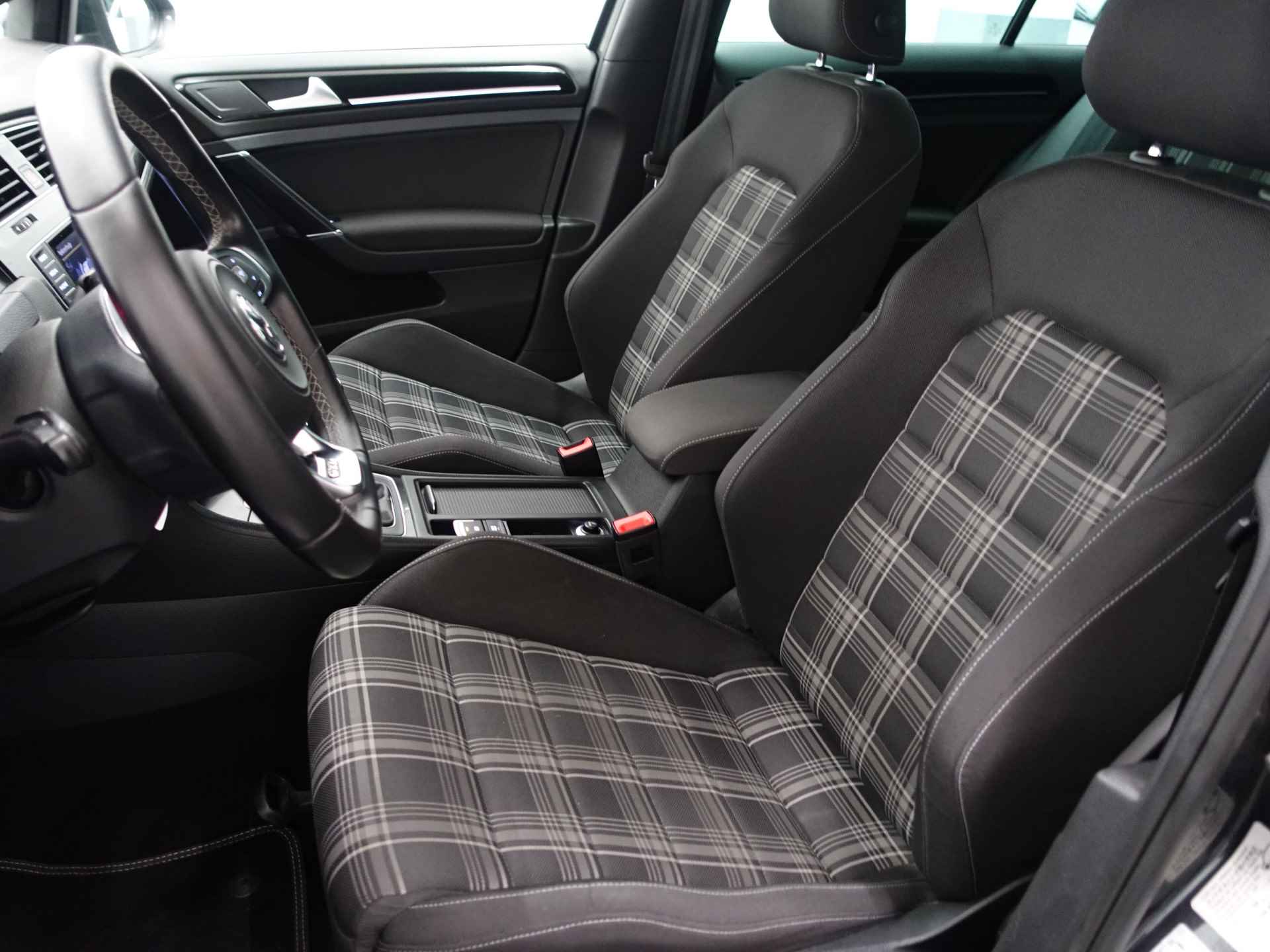 Volkswagen Golf 2.0 TDI GTD Performance- Xenon Led, Navi, Stoelverwarming, Driving selection, Adap Cruise - 41/44