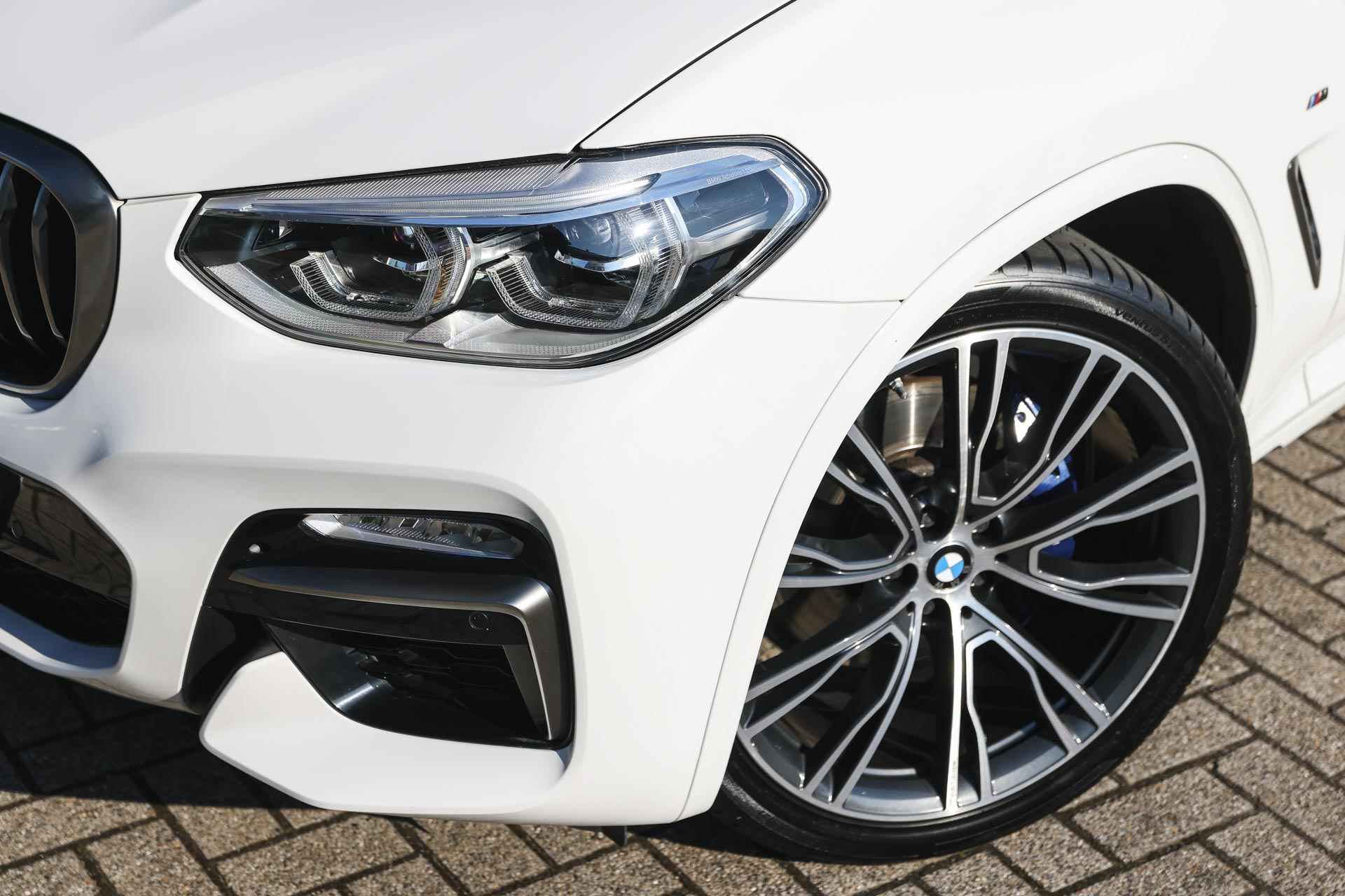 BMW X4 M40i High Executive Automaat / Panoramadak / Stoelventilatie / Adaptieve LED / Head-Up / Harman Kardon / Navigatie Professional / Verwarmd stuurwiel - 7/41