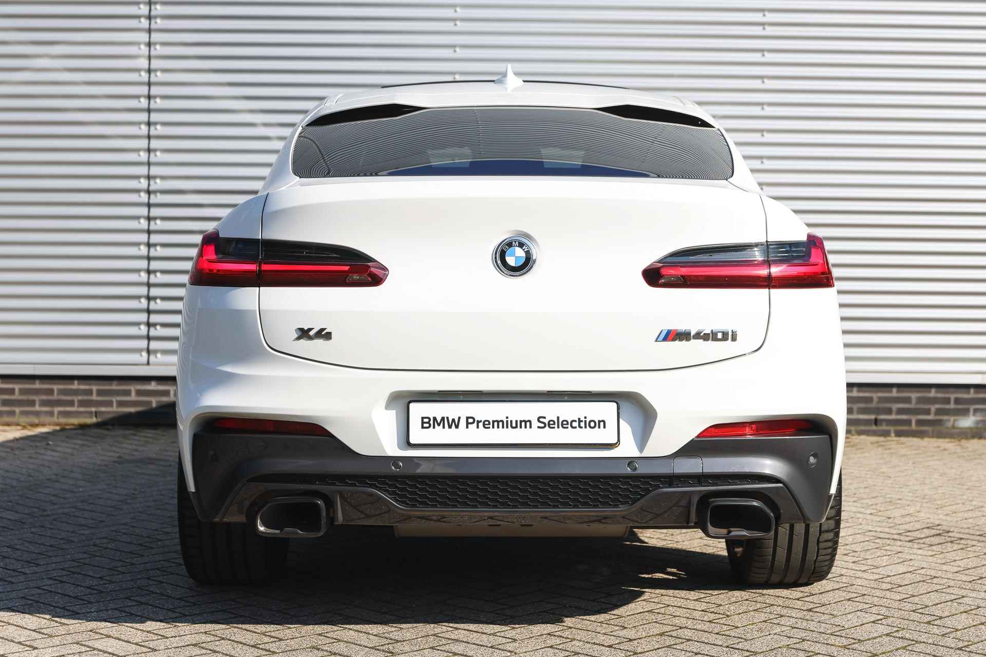 BMW X4 M40i High Executive Automaat / Panoramadak / Stoelventilatie / Adaptieve LED / Head-Up / Harman Kardon / Navigatie Professional / Verwarmd stuurwiel - 19/41