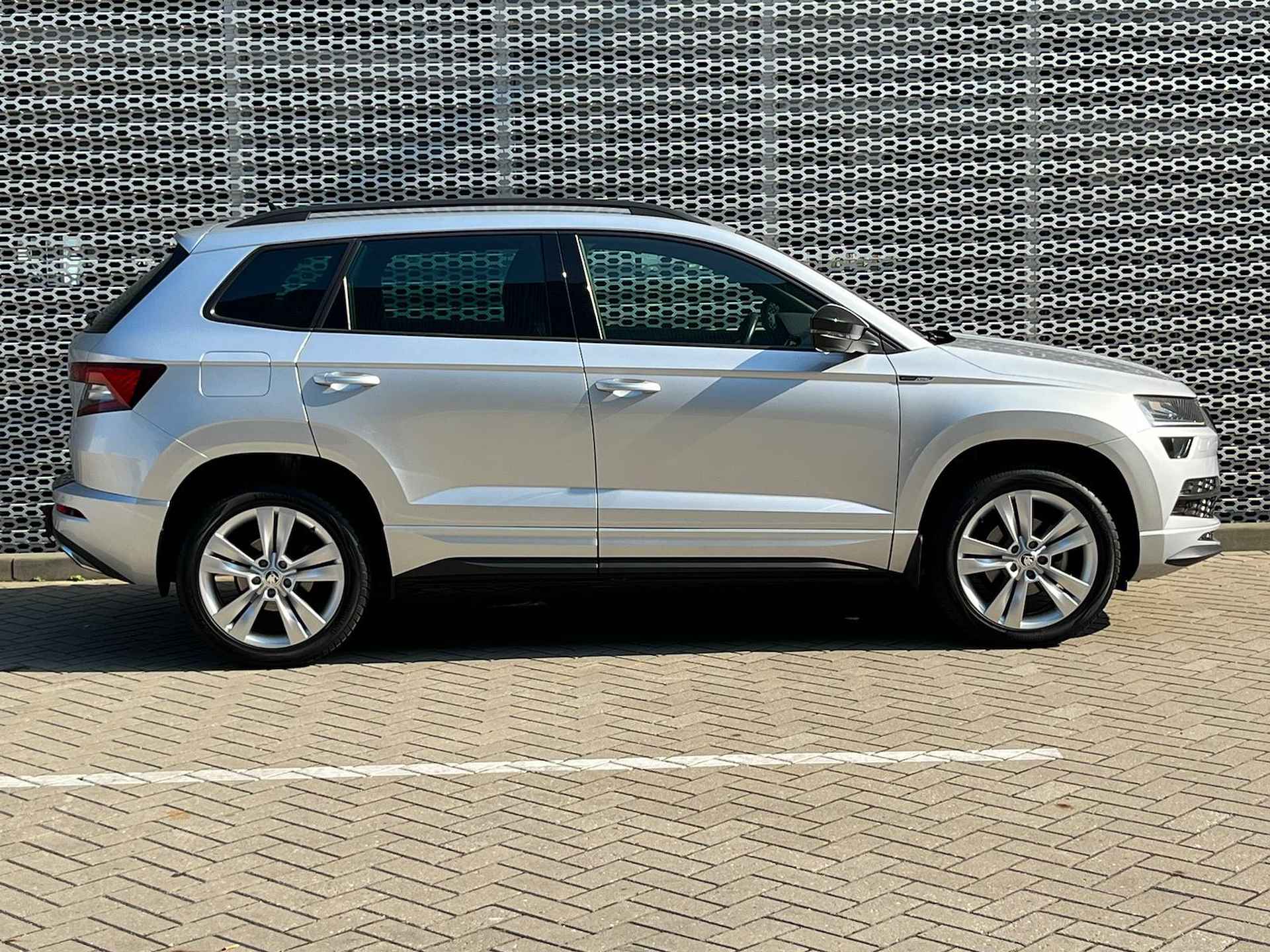 Škoda Karoq 1.5 TSI ACT Sportline Business / Stoelverwarming / Digitale Cockpit / 18" LMV / LED / Elektrische Achterklep ** - 9/37