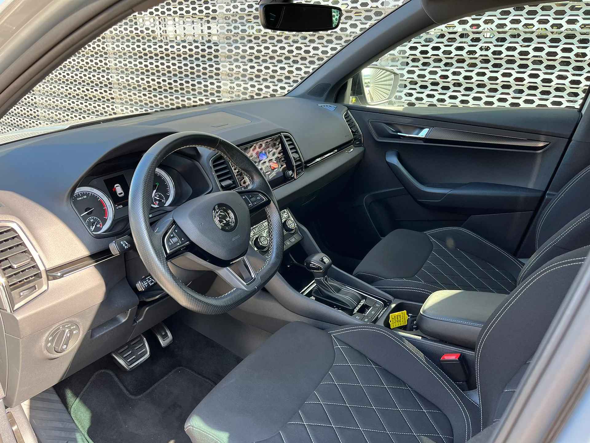 Škoda Karoq 1.5 TSI ACT Sportline Business / Stoelverwarming / Digitale Cockpit / 18" LMV / LED / Elektrische Achterklep ** - 12/37