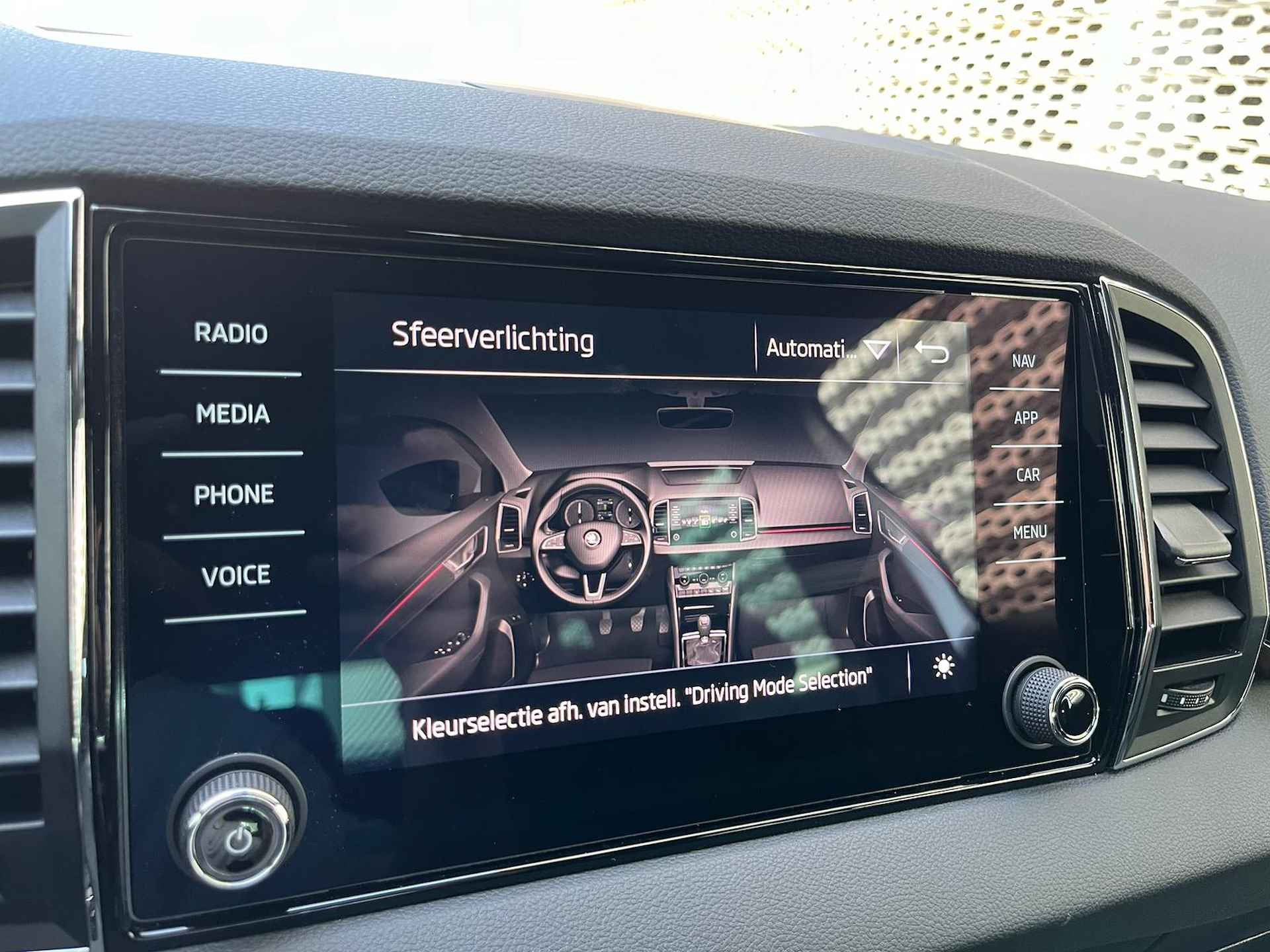 Škoda Karoq 1.5 TSI ACT Sportline Business / Stoelverwarming / Digitale Cockpit / 18" LMV / LED / Elektrische Achterklep ** - 26/37