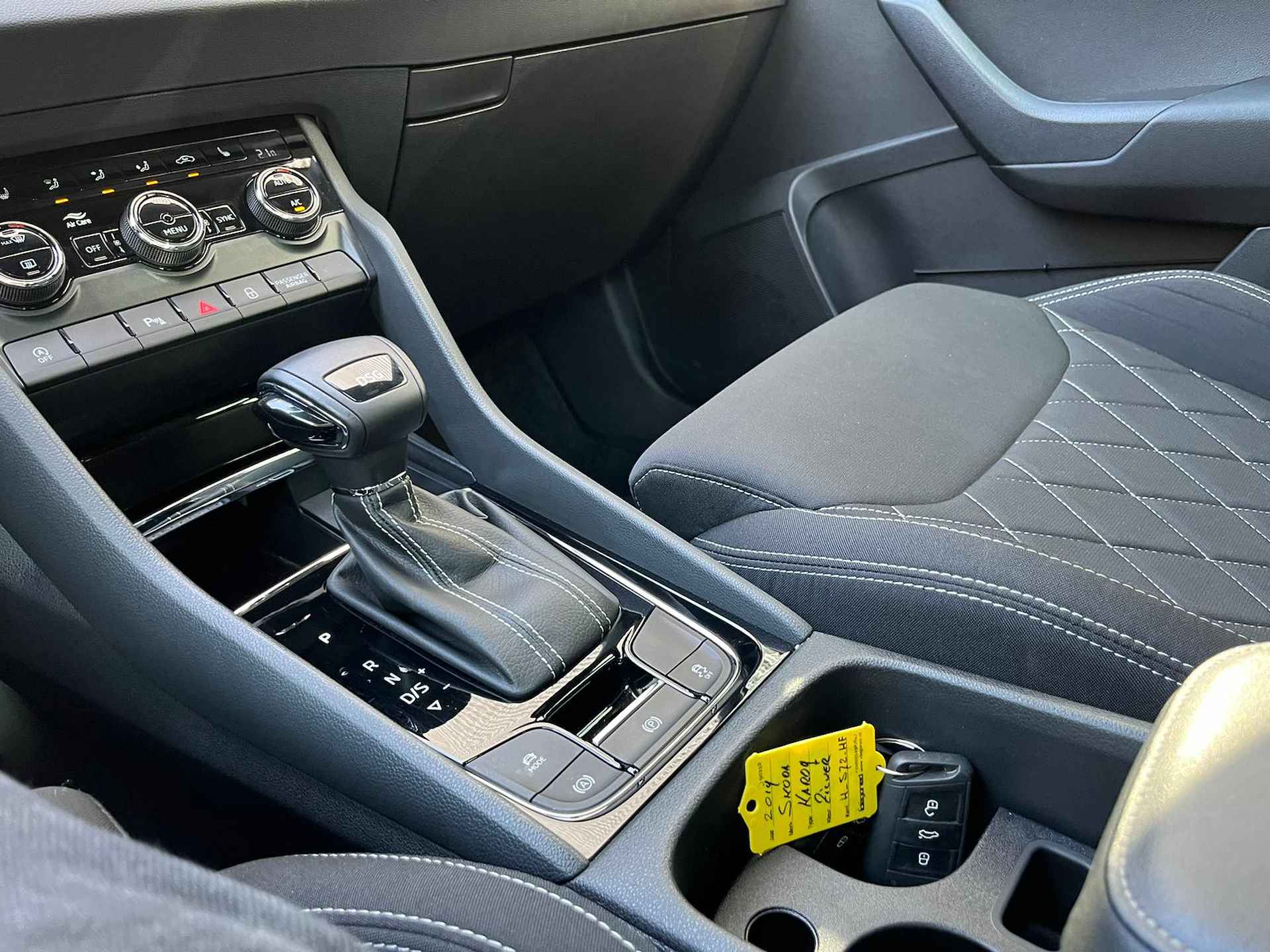 Škoda Karoq 1.5 TSI ACT Sportline Business / Stoelverwarming / Digitale Cockpit / 18" LMV / LED / Elektrische Achterklep ** - 28/37