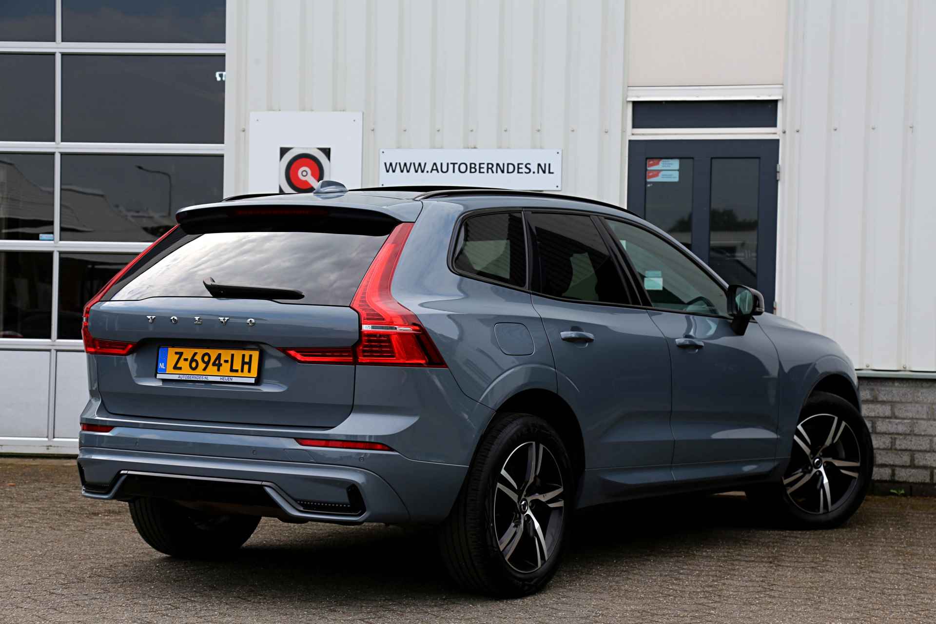 Volvo XC60 2.0 Recharge T8 390PK Plug in AWD R-Design PHEV*Facelift!*Perfect Volvo Onderh.*BTW*Black Pack/Pano/Elek. Trekhaak/Full LED/Stoe - 2/63