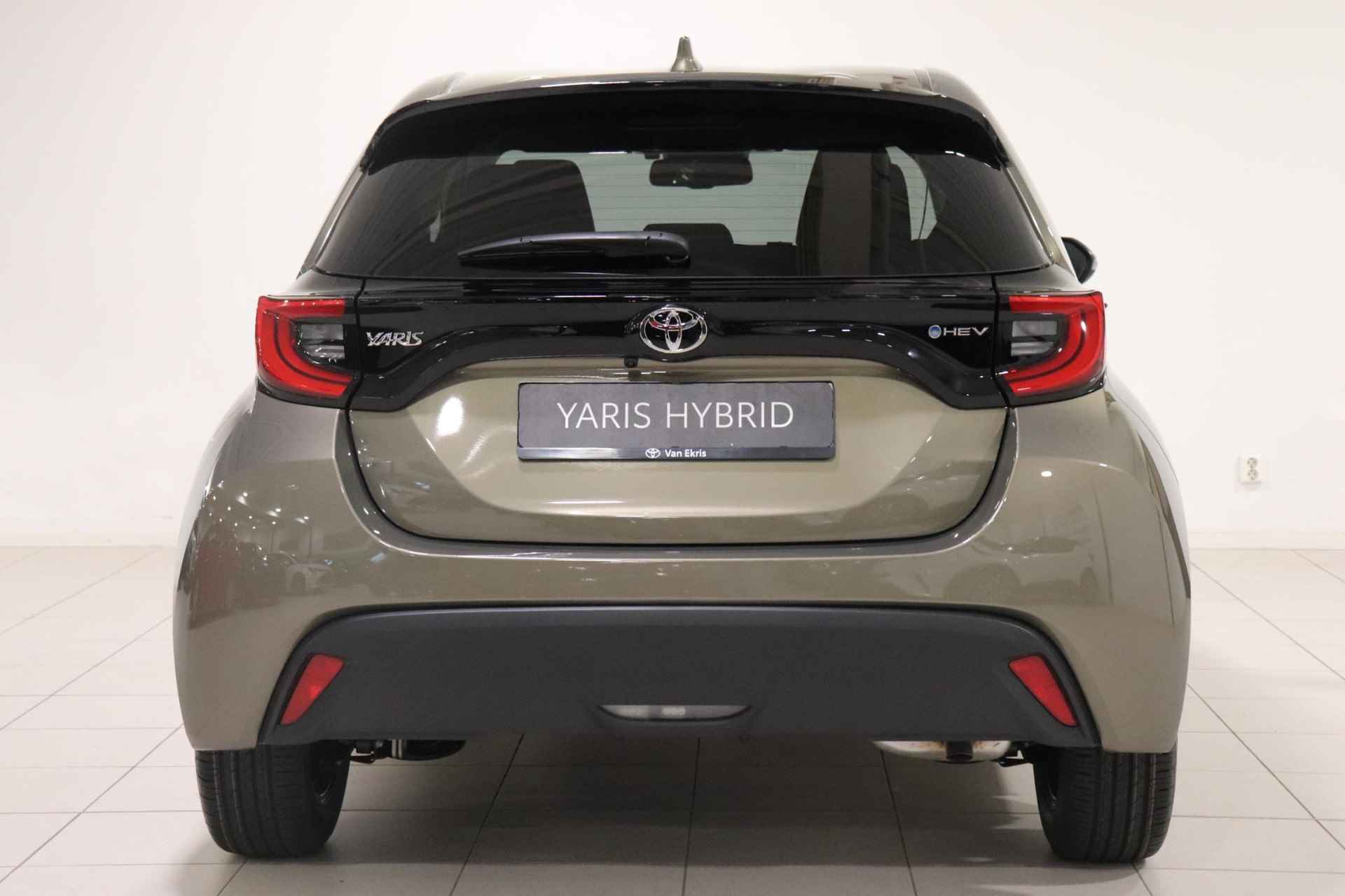 Toyota Yaris 1.5 Hybrid 115 First Edition, LED lampen, Draadloos Apple Carplay/Android, Verwarmen/verkoelen op afstand, 16" LM Velgen - 4/31