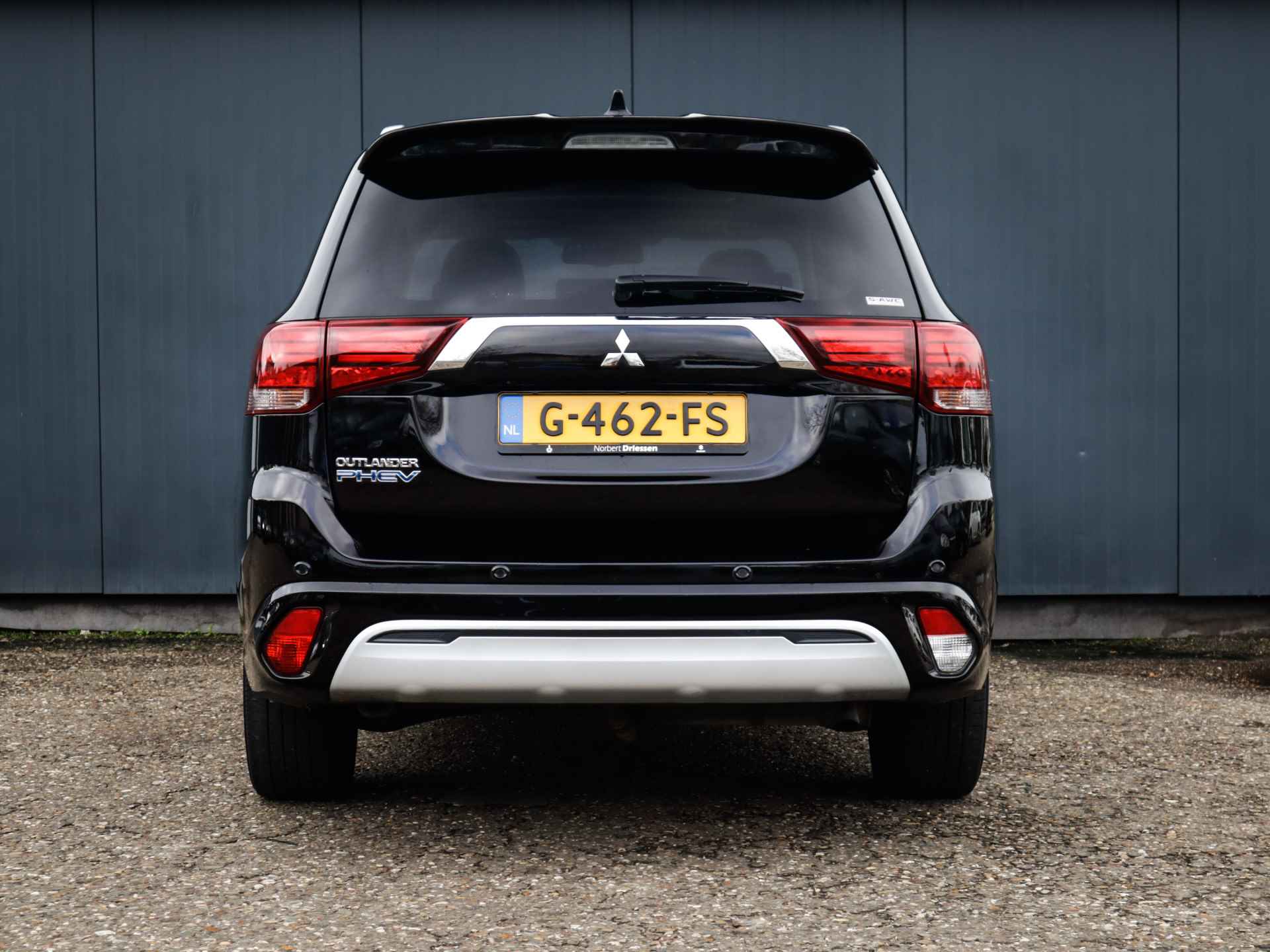 Mitsubishi Outlander 2.4 PHEV Intense+ (135 PK) 2e-Eig, Mitsubishi-Dealer-Onderh, 12-Mnd-BOVAG, NL-Auto, Leer, Panoramadak, Navigatie/Apple-Carplay/Android-Auto, Cruisecontrol, Achteruitrijcamera, Keyless-Entry/Start, Parkeersensoren-V+A, Premium-Audio, Elek.-Achterklep, Stoel/Stuur-Verwarming, Lm-Velgen-18Inch, Privacy-Glas - 15/44