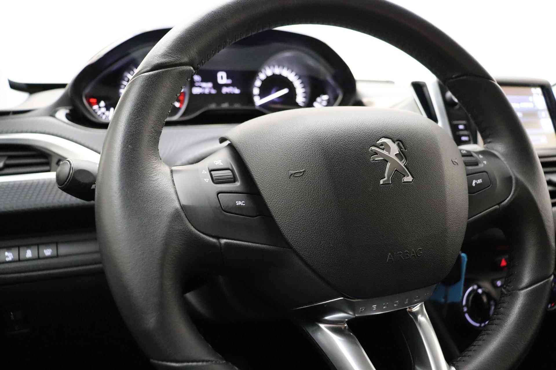 Peugeot 2008 1.2 PureTech Blue Lion | Trekhaak | Cruise Control | Airco | Elektrische ramen (voor) | DAB | Navigatie | Carplay | Parkeersensoren (achter) | - 24/29