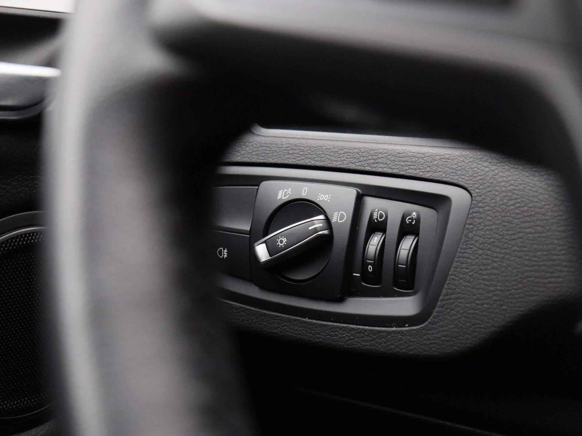 BMW X1 sDrive16d Executive * | Leder | Navigatie | Climate Control | Parkeersensoren | Cruise Control | Bluetooth | Stoelverwarming | Elektrische Achterklep | - 25/37