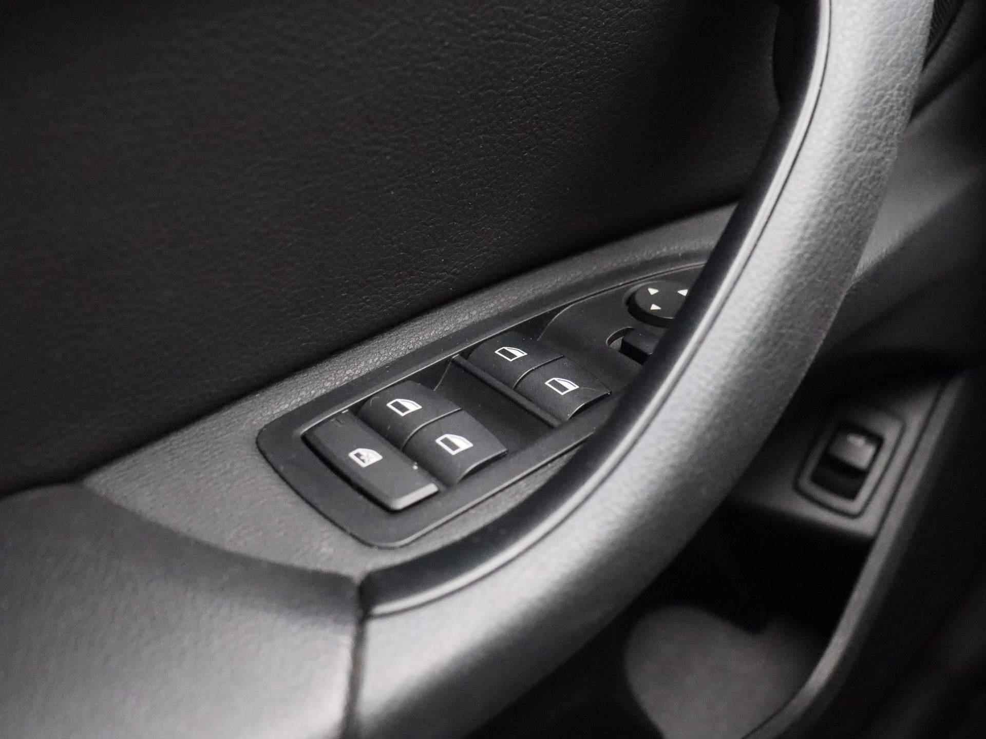 BMW X1 sDrive16d Executive * | Leder | Navigatie | Climate Control | Parkeersensoren | Cruise Control | Bluetooth | Stoelverwarming | Elektrische Achterklep | - 26/37