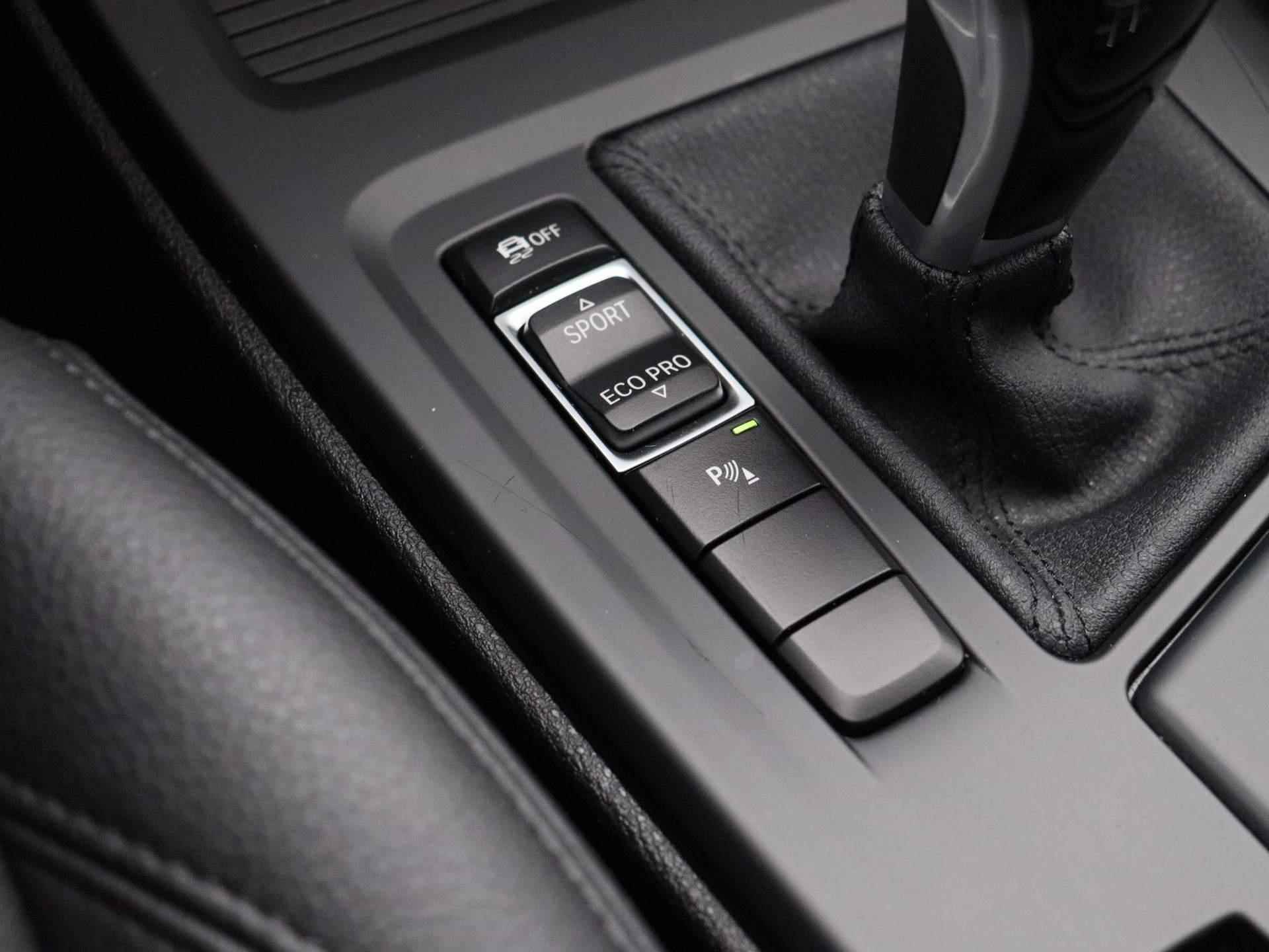 BMW X1 sDrive16d Executive * | Leder | Navigatie | Climate Control | Parkeersensoren | Cruise Control | Bluetooth | Stoelverwarming | Elektrische Achterklep | - 30/37
