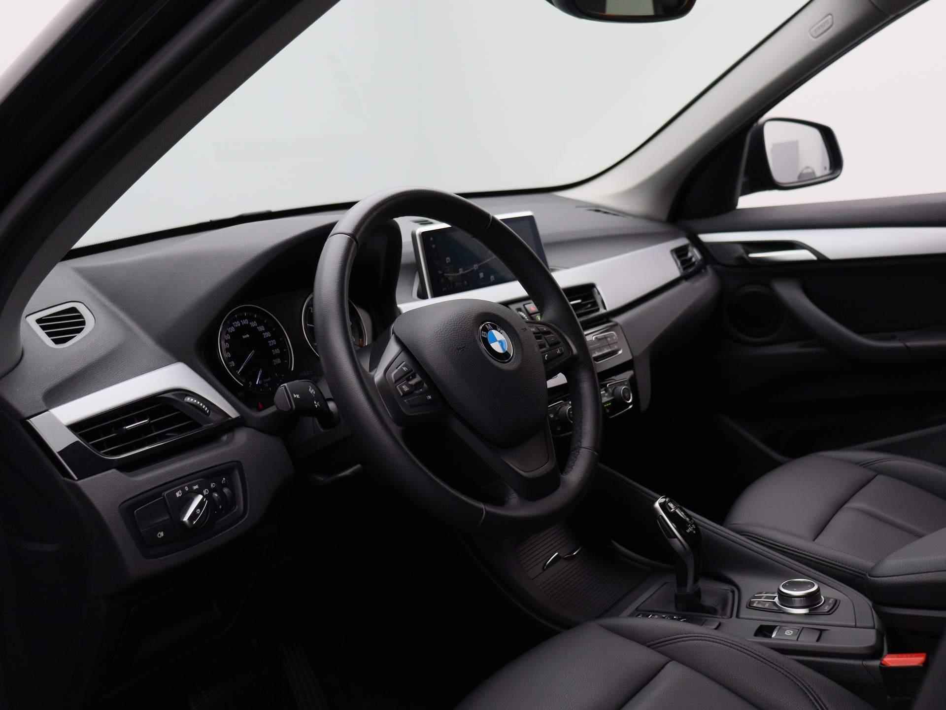BMW X1 sDrive16d Executive * | Leder | Navigatie | Climate Control | Parkeersensoren | Cruise Control | Bluetooth | Stoelverwarming | Elektrische Achterklep | - 32/37