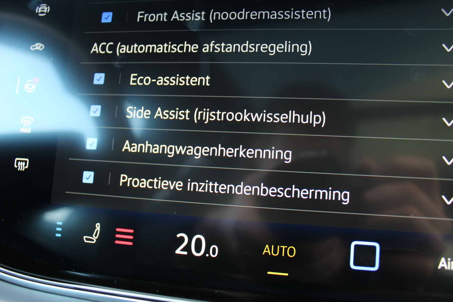 Volkswagen Touareg 3.0 TSi eHybrid 4MOTION R | Luchtvering | Panoramadak | Facelift | Trekhaak | Matrix | Dynaudio - 39/62