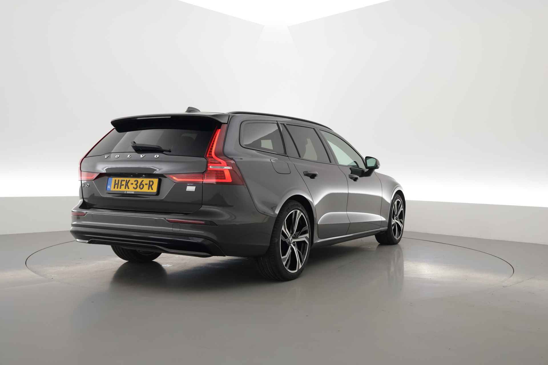 Volvo V60 T6 Recharge Plus Dark | Pilot Assist | Memory | Camera | Harman Kardon | - 2/33