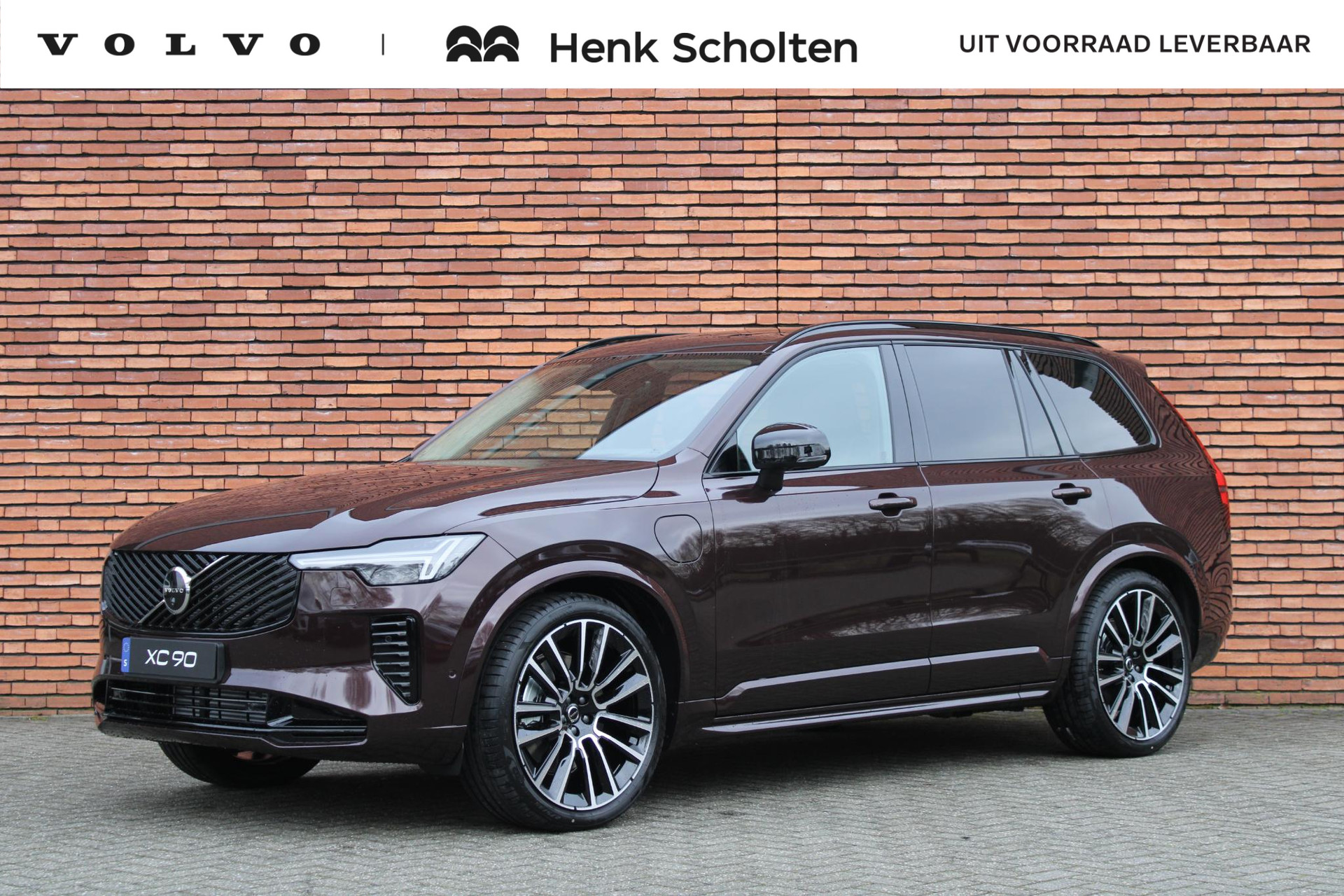 Volvo XC90 T8 Plug-in hybrid AWD Ultra Dark | ***Per direct leverbaar*** |22'' Lichtmetalen velgen | Actieve Luchtvering | Bowers&Wilkins Audiosysteem | Massage functie voorstoelen | Gelamineerde zijruiten rondom | Extra getint glas | Panoramisch dak met schuif- kantel functie | Stuur verwarming | Verwarmbare voor- achter stoelen |