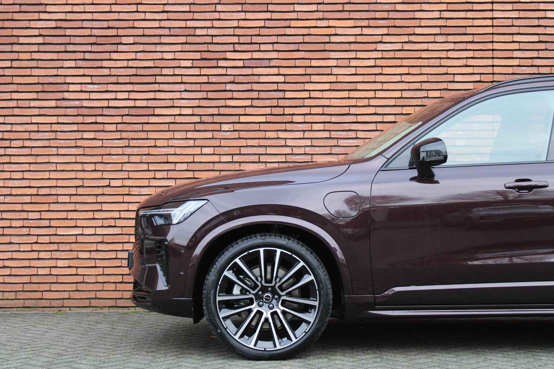 Volvo XC90 T8 Plug-in hybrid AWD Ultra Dark | ***Per direct leverbaar*** |22'' Lichtmetalen velgen | Actieve Luchtvering | Bowers&Wilkins Audiosysteem | Massage functie voorstoelen | Gelamineerde zijruiten rondom | Extra getint glas | Panoramisch dak met schuif- kantel functie | Stuur verwarming | Verwarmbare voor- achter stoelen | - 7/18