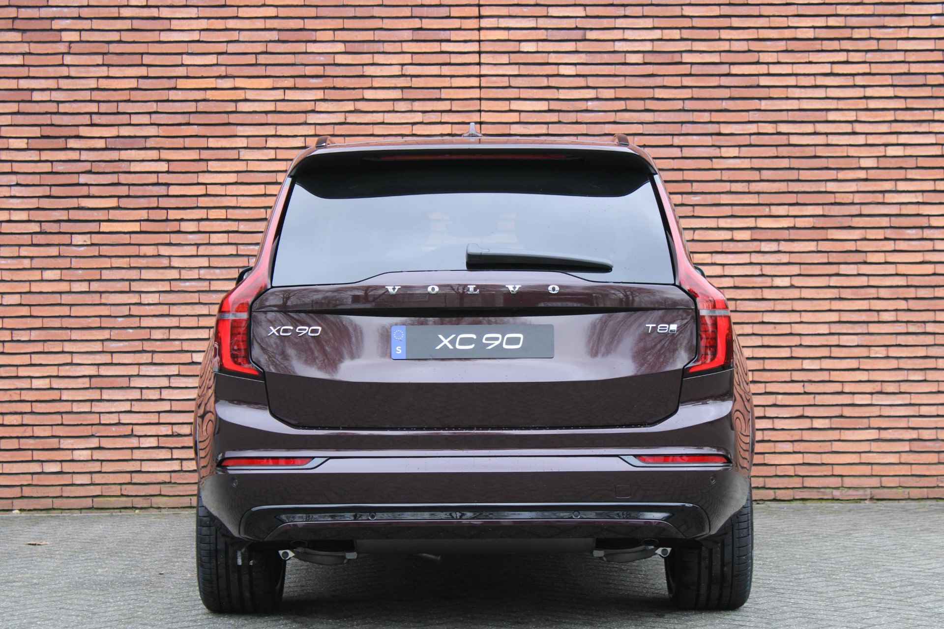 Volvo XC90 T8 Plug-in hybrid AWD Ultra Dark | ***Per direct leverbaar*** |22'' Lichtmetalen velgen | Actieve Luchtvering | Bowers&Wilkins Audiosysteem | Massage functie voorstoelen | Gelamineerde zijruiten rondom | Extra getint glas | Panoramisch dak met schuif- kantel functie | Stuur verwarming | Verwarmbare voor- achter stoelen | - 15/18