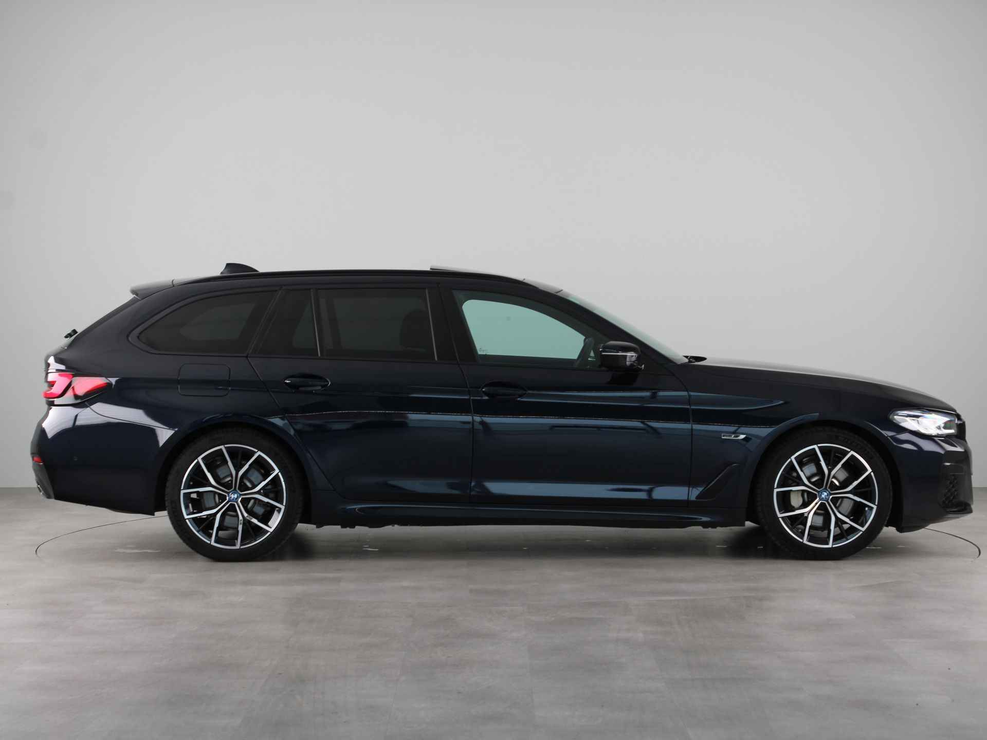 BMW 5 Serie 530e Touring M-Sport - 10/27