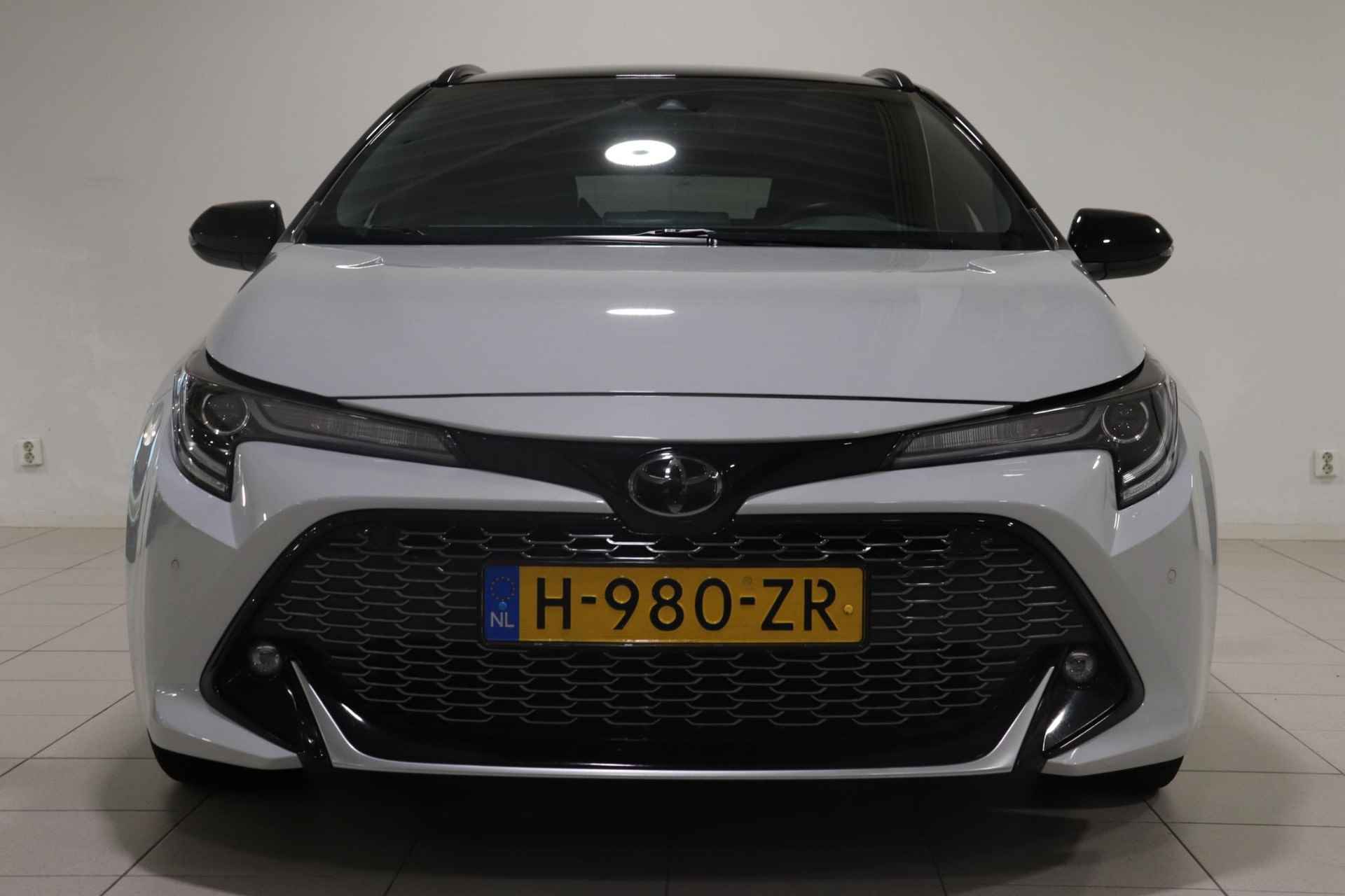 Toyota Corolla Touring Sports 1.8 Hybrid GR-Sport, Stoelverwarming, Trekhaak, Sensoren, All-season banden, Apple Carplay/Android Auto, Cruise & Climate control! - 10/40