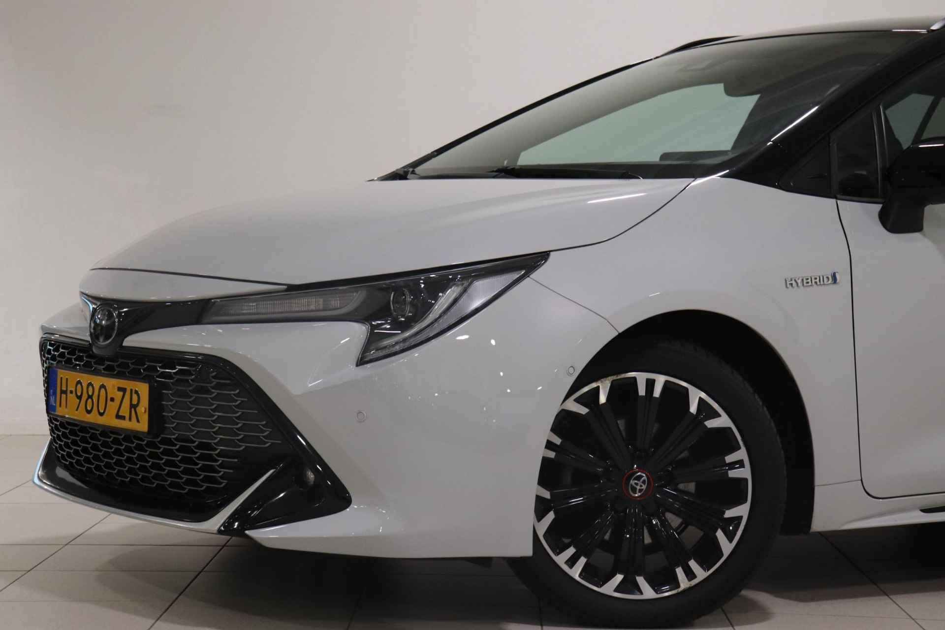 Toyota Corolla Touring Sports 1.8 Hybrid GR-Sport, Stoelverwarming, Trekhaak, Sensoren, All-season banden, Apple Carplay/Android Auto, Cruise & Climate control! - 14/40