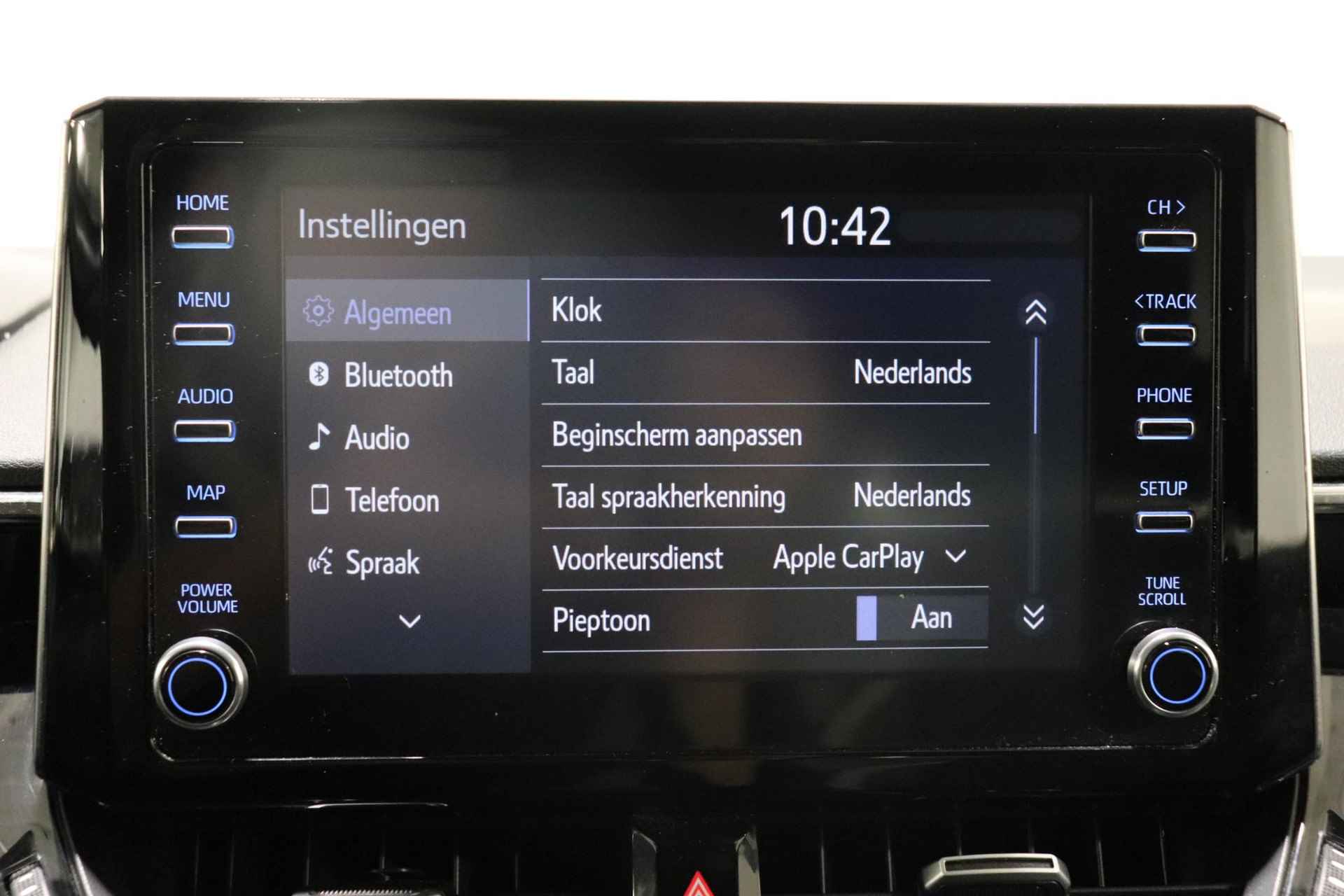 Toyota Corolla Touring Sports 1.8 Hybrid GR-Sport, Stoelverwarming, Trekhaak, Sensoren, All-season banden, Apple Carplay/Android Auto, Cruise & Climate control! - 19/40