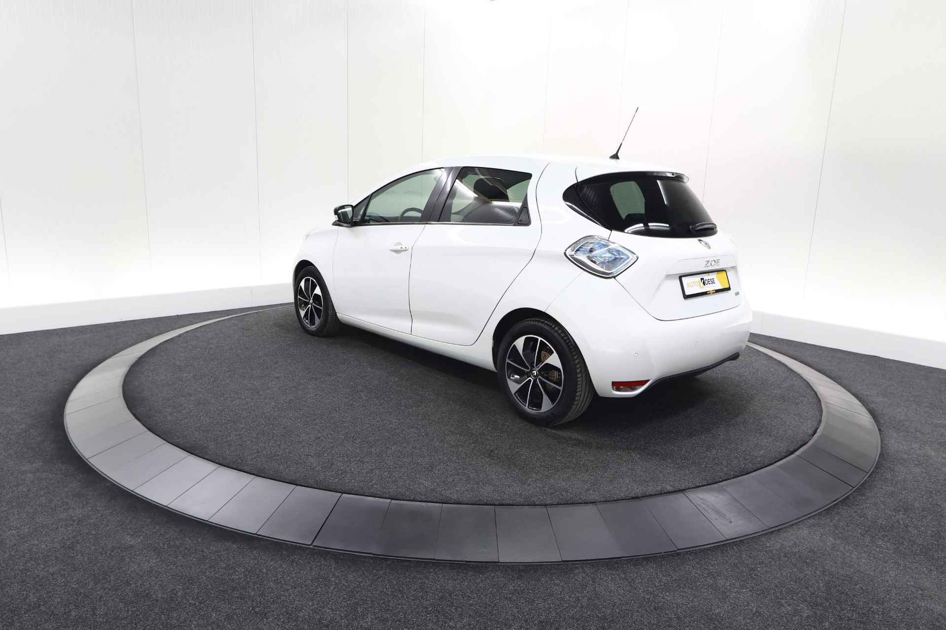 Renault ZOE Q90 Intens Quickcharge 41 kWh | Huuraccu | Parkeersensoren | Navigatie | 16 Inch Velgen - 13/66