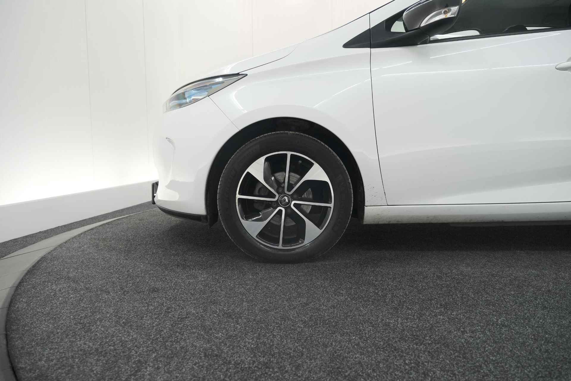 Renault ZOE Q90 Intens Quickcharge 41 kWh | Huuraccu | Parkeersensoren | Navigatie | 16 Inch Velgen - 17/66