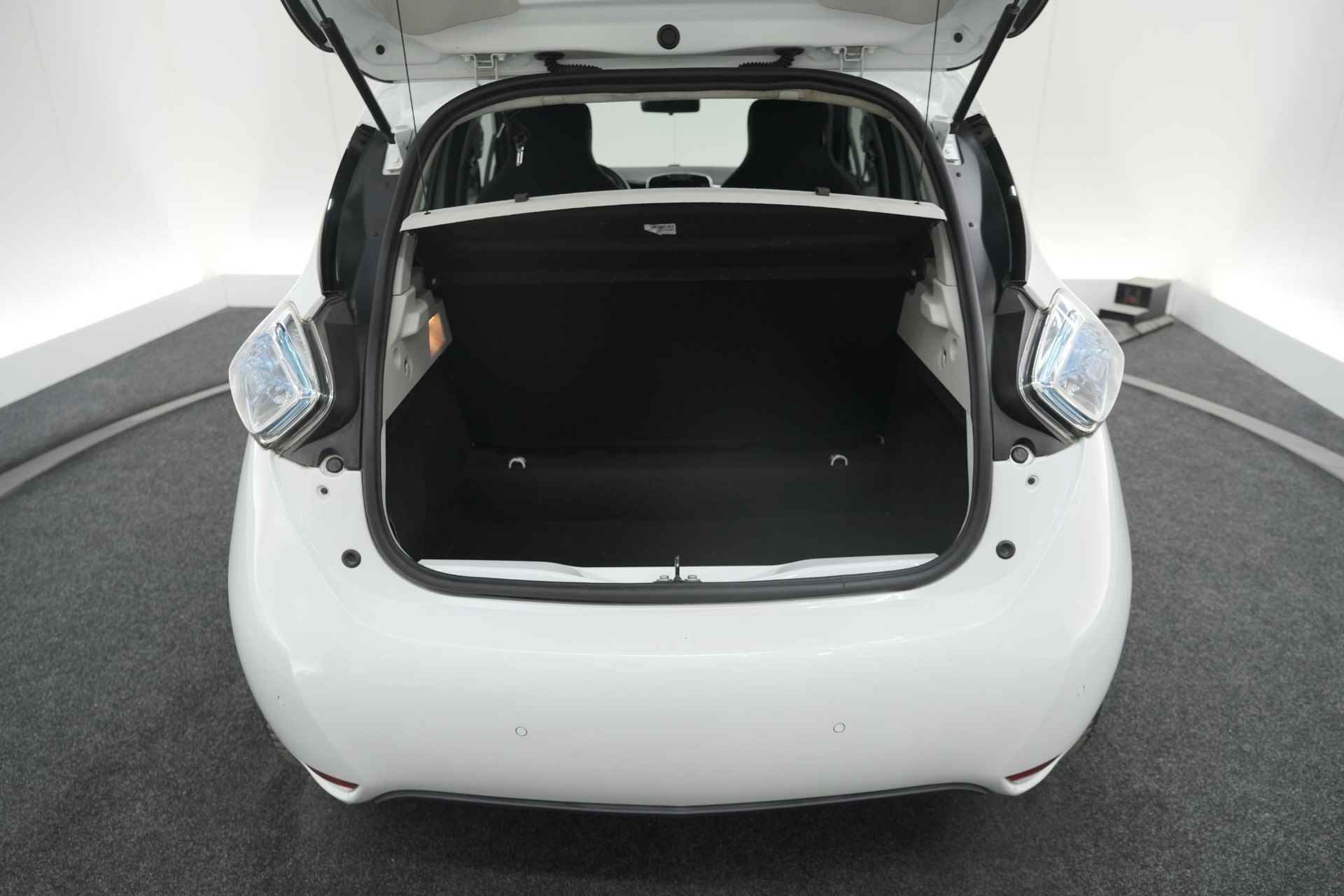 Renault ZOE Q90 Intens Quickcharge 41 kWh | Huuraccu | Parkeersensoren | Navigatie | 16 Inch Velgen - 41/66