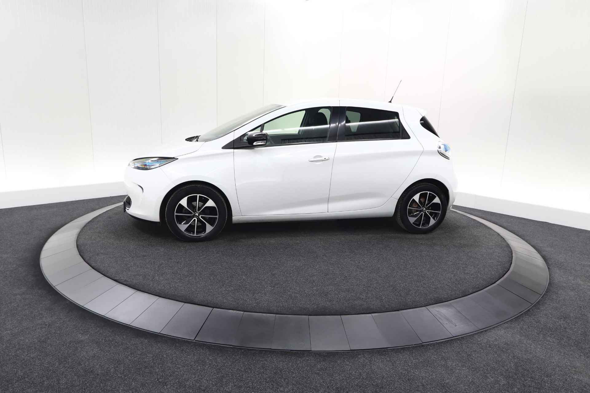 Renault ZOE Q90 Intens Quickcharge 41 kWh | Huuraccu | Parkeersensoren | Navigatie | 16 Inch Velgen - 58/66