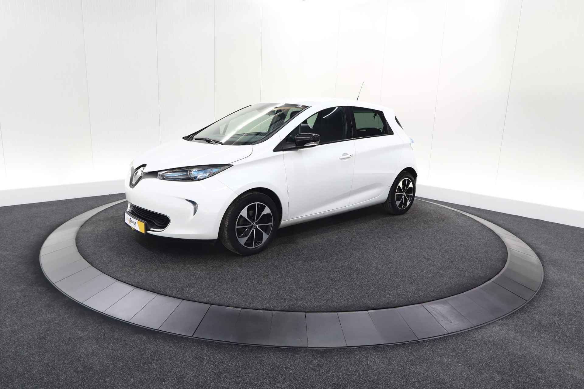 Renault ZOE Q90 Intens Quickcharge 41 kWh | Huuraccu | Parkeersensoren | Navigatie | 16 Inch Velgen - 59/66