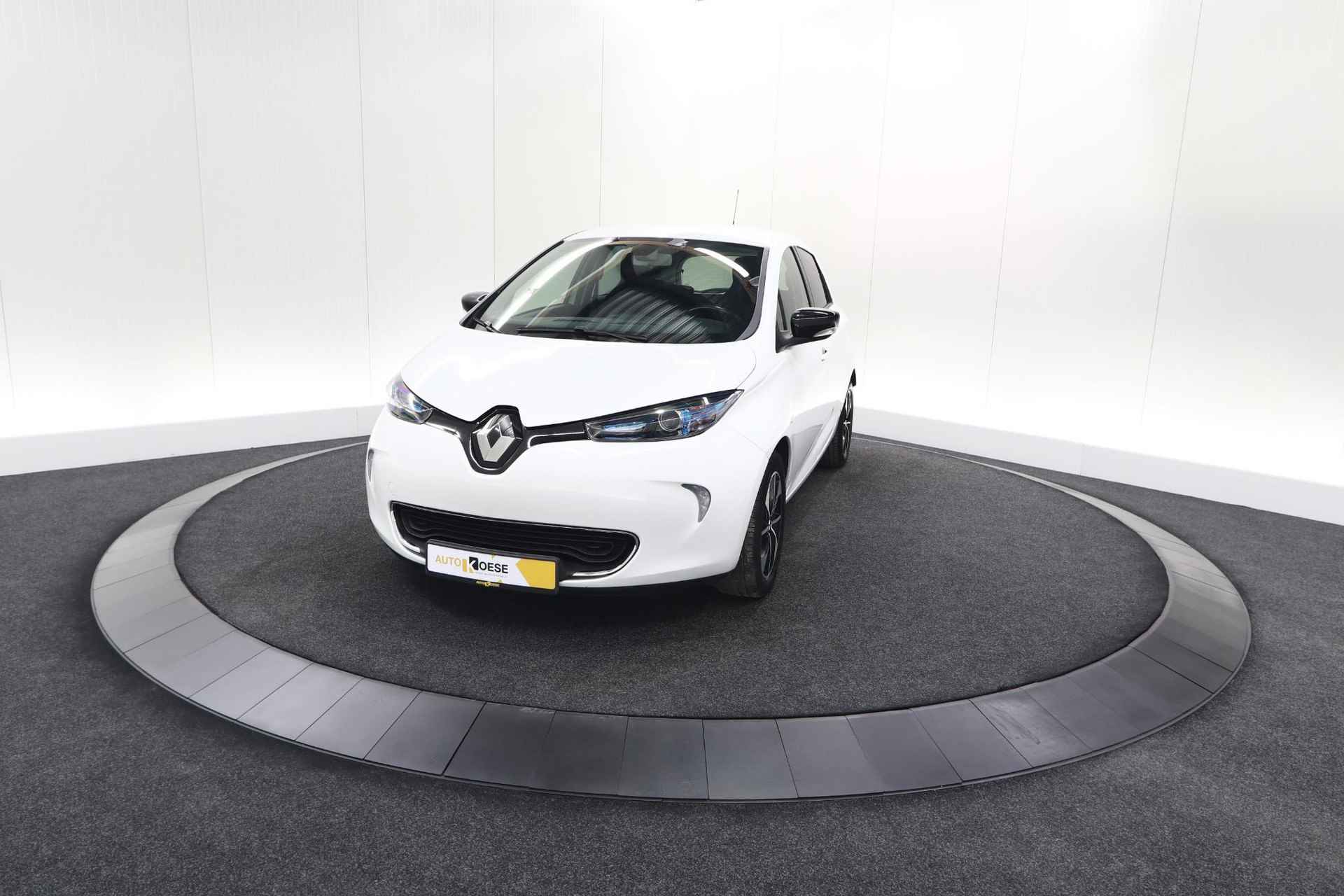 Renault ZOE Q90 Intens Quickcharge 41 kWh | Huuraccu | Parkeersensoren | Navigatie | 16 Inch Velgen - 60/66