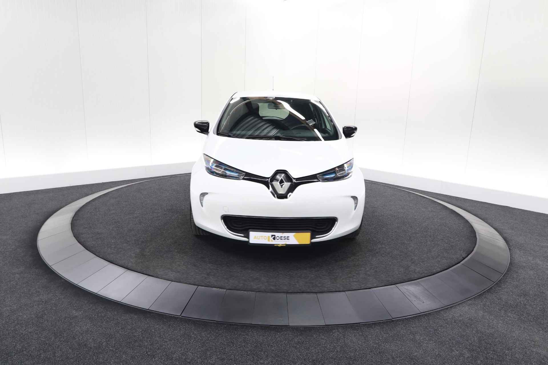 Renault ZOE Q90 Intens Quickcharge 41 kWh | Huuraccu | Parkeersensoren | Navigatie | 16 Inch Velgen - 61/66