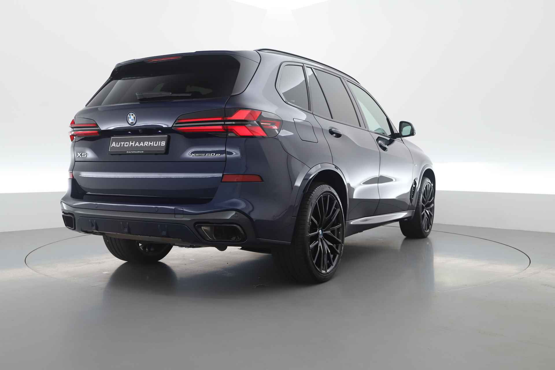 BMW X5 50e M Sportpakket | Pano | HUD | Soft Close | Skylounge | Adapt. Cruise | Stoelventi. | H&K - 2/47