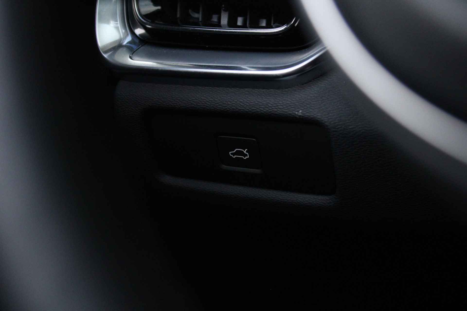 Volvo V60 B4 Core | Facelift | Pilot Assist | BLIS | Stoel- stuurverwarming | Camera | Trekhaak | 18" All Season - 21/46