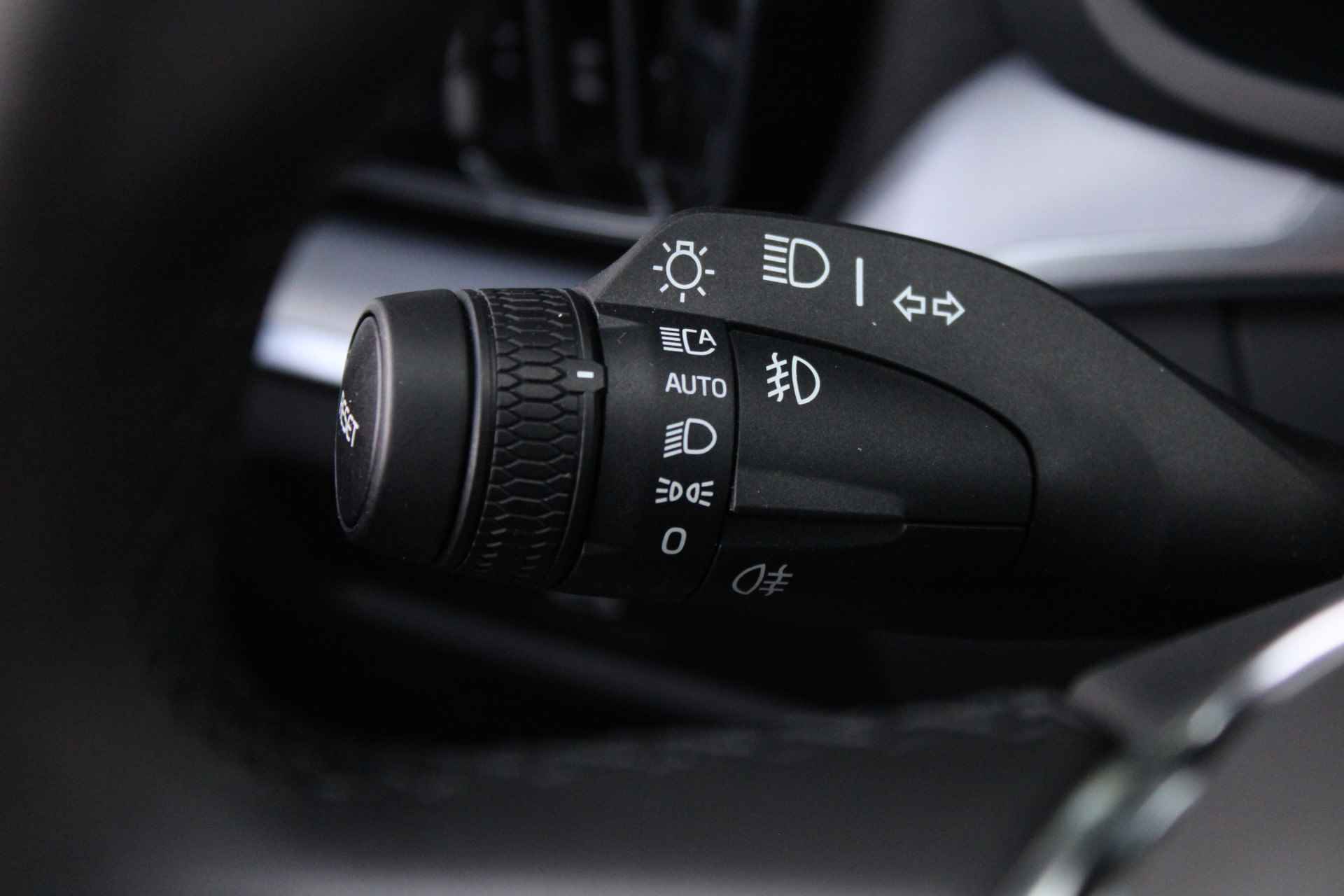 Volvo V60 B4 Core | Facelift | Pilot Assist | BLIS | Stoel- stuurverwarming | Camera | Trekhaak | 18" All Season - 23/46