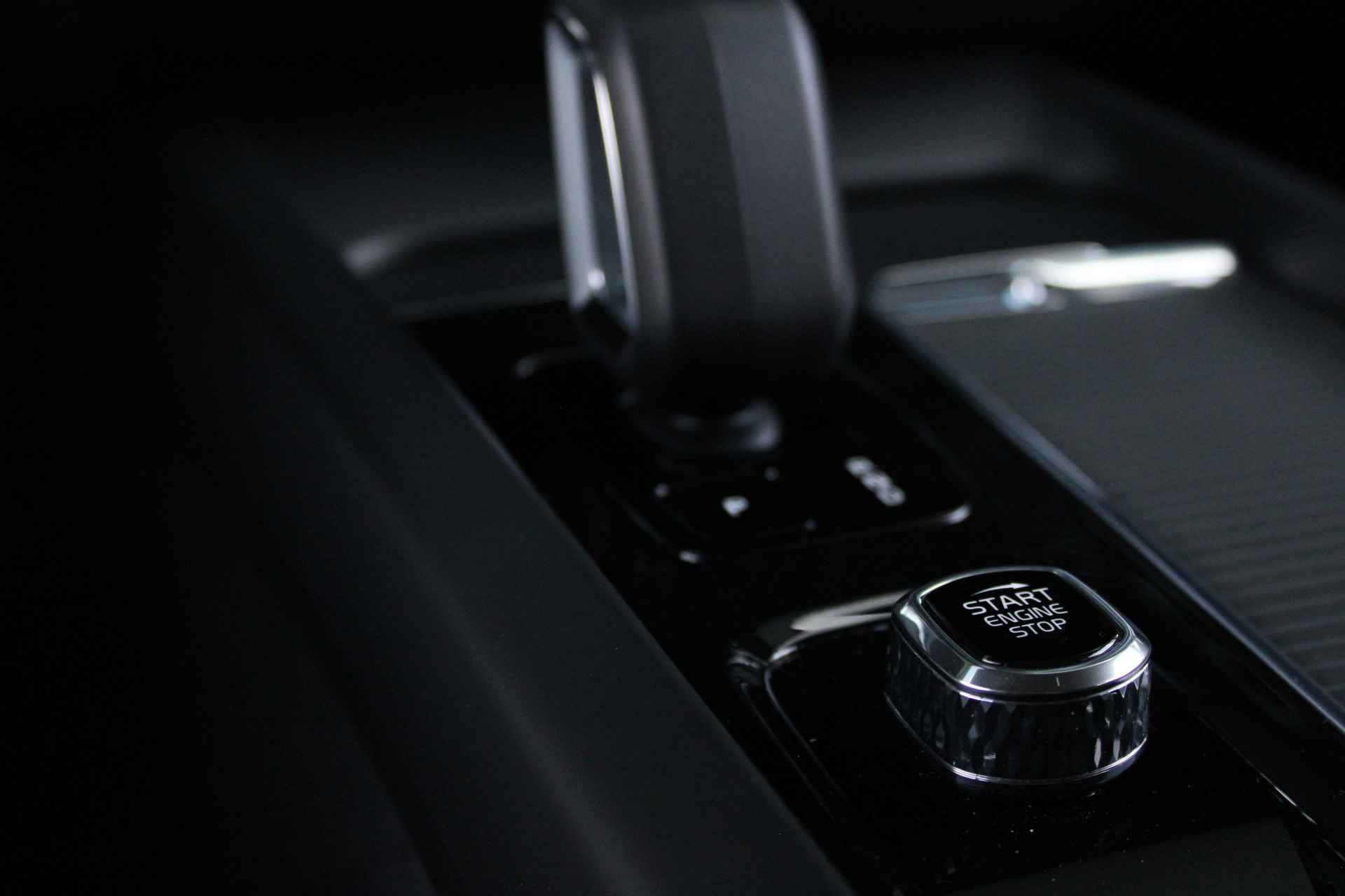 Volvo V60 B4 Core | Facelift | Pilot Assist | BLIS | Stoel- stuurverwarming | Camera | Trekhaak | 18" All Season - 42/46