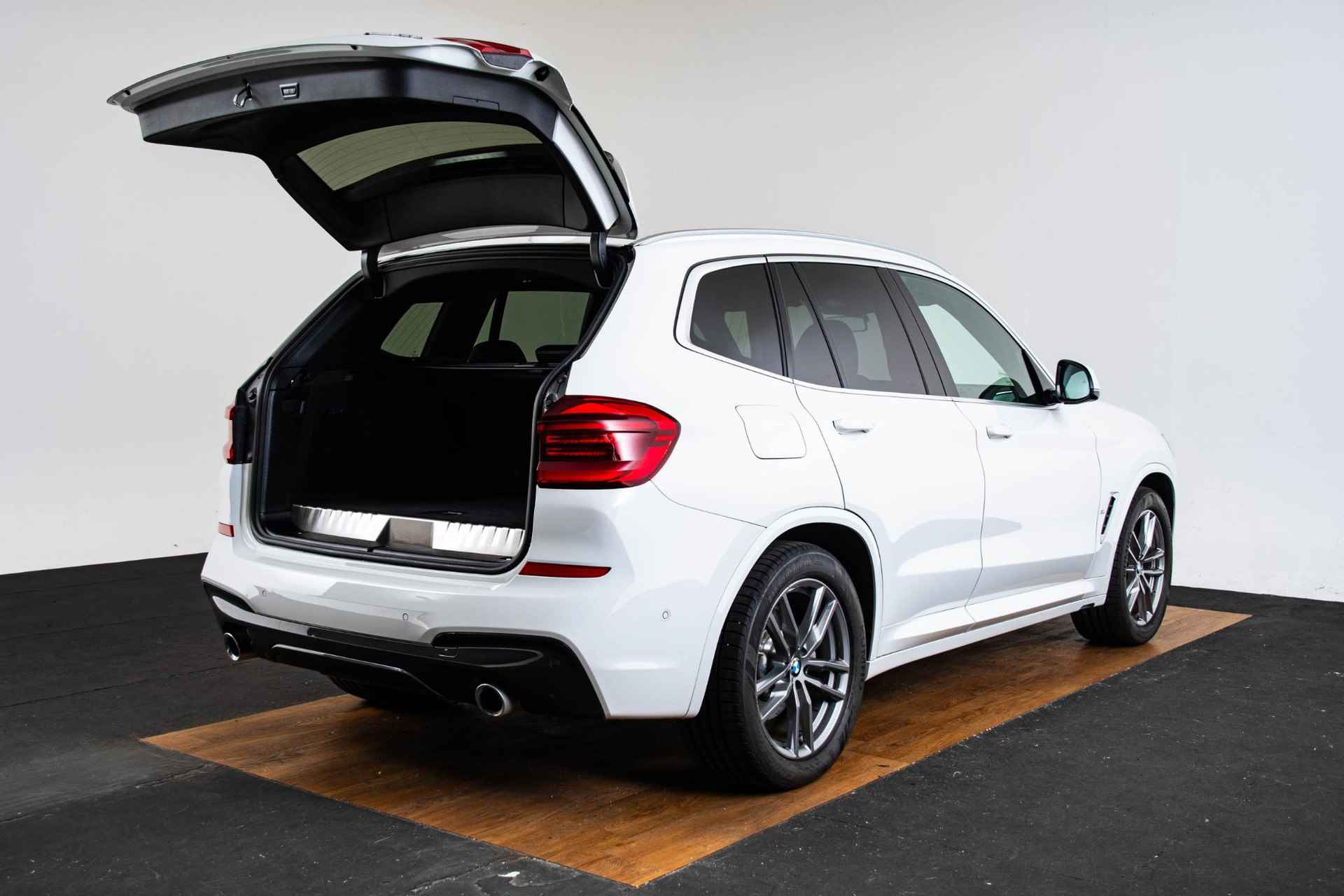 BMW X3 xDrive30e Business Edition Plus M Sport - Panoramadak - Comfort Access - Head-Up Display - HiFi System - Parking en Driving Assistant - Adaptive LED - Gesture Control - 50/62