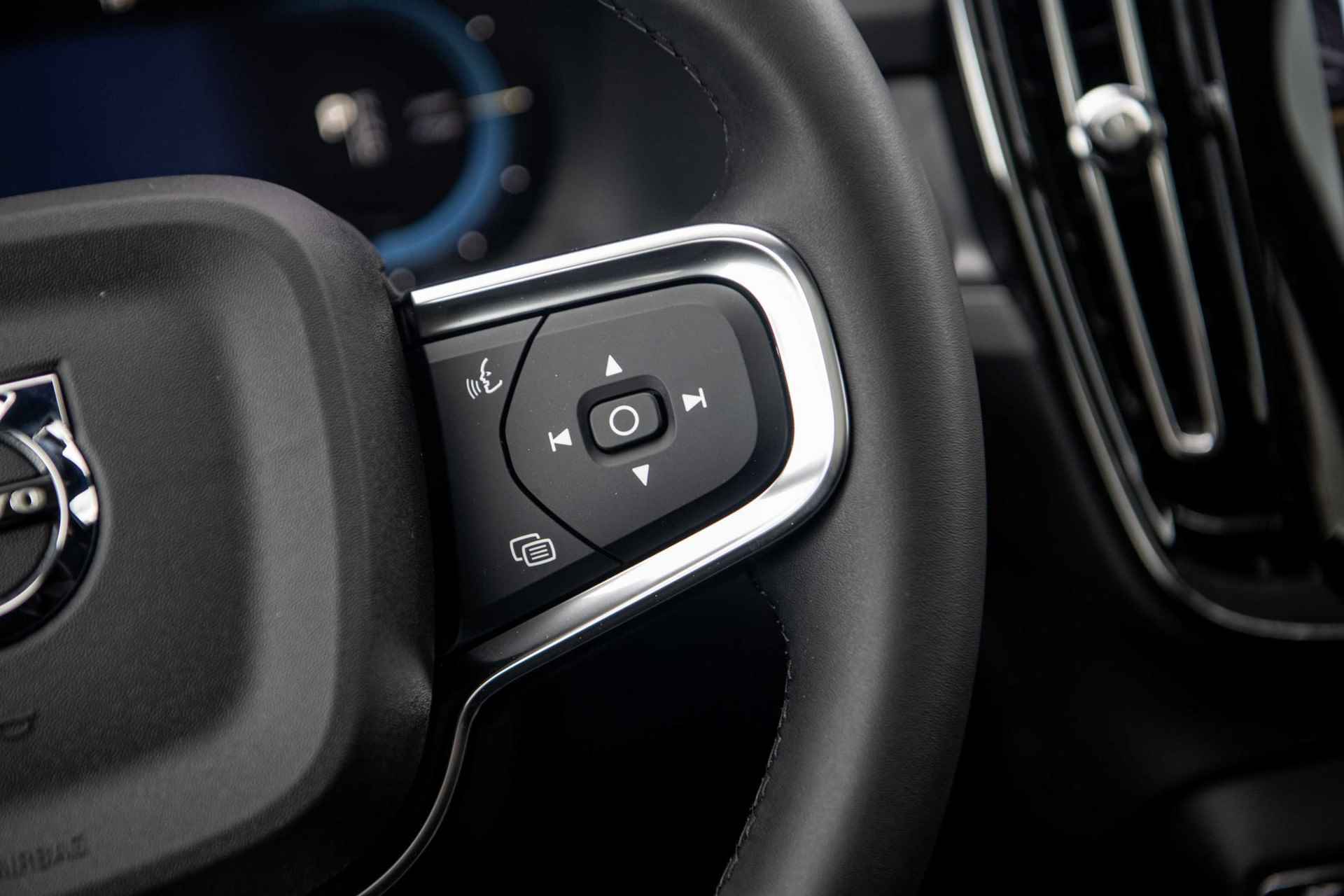 Volvo C40 Single Motor Extended Range Plus 82 kWh | Uit Voorraad Leverbaar | Trekhaak | Nubuck | 19" | Donker Glas | Warmtepomp | - 23/37
