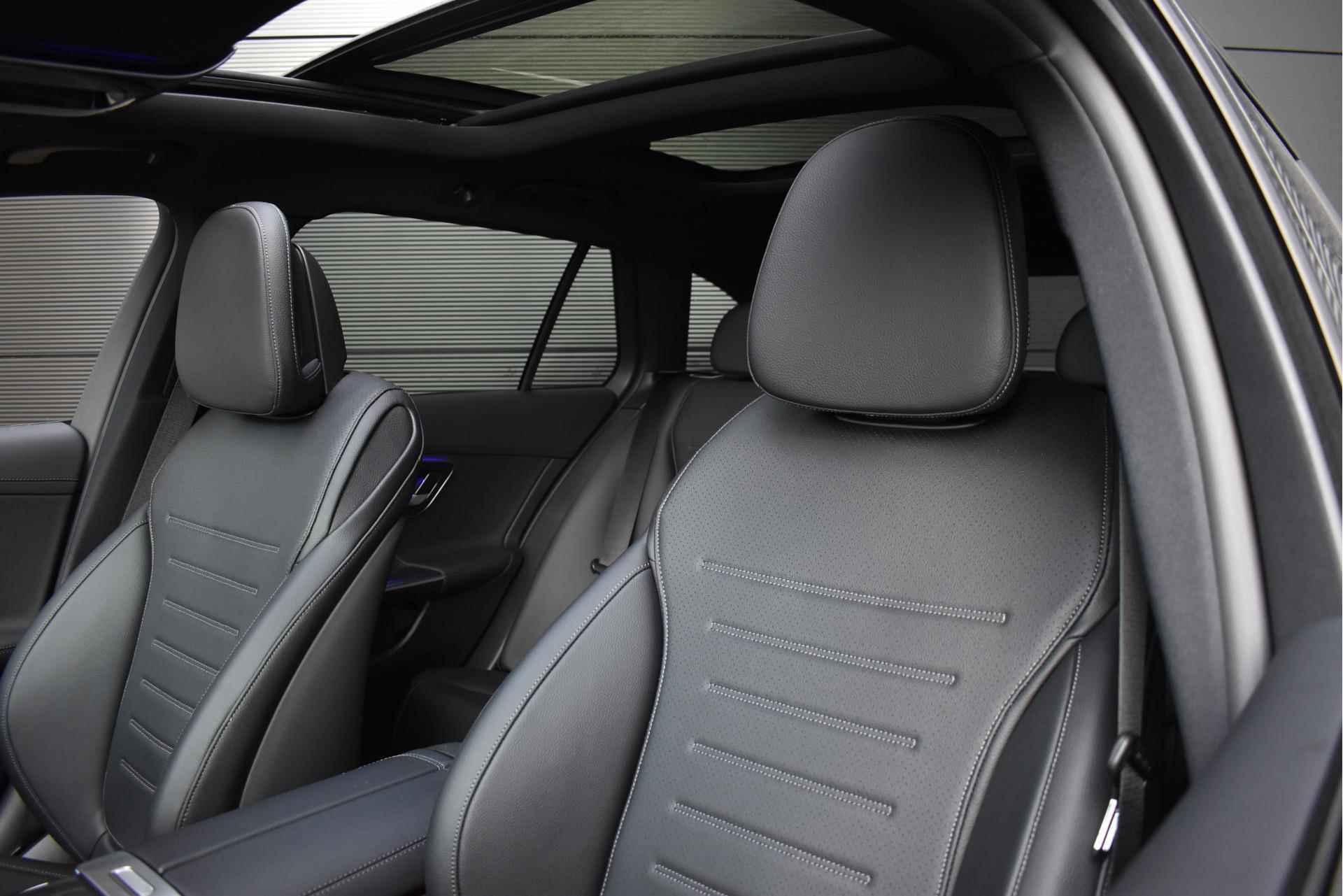 Mercedes-Benz C-Klasse Estate 200 AMG | Nightpakket | Panoramadak | Stoelverwarmd | Achteruitrijcamera | trekhaak - 11/17