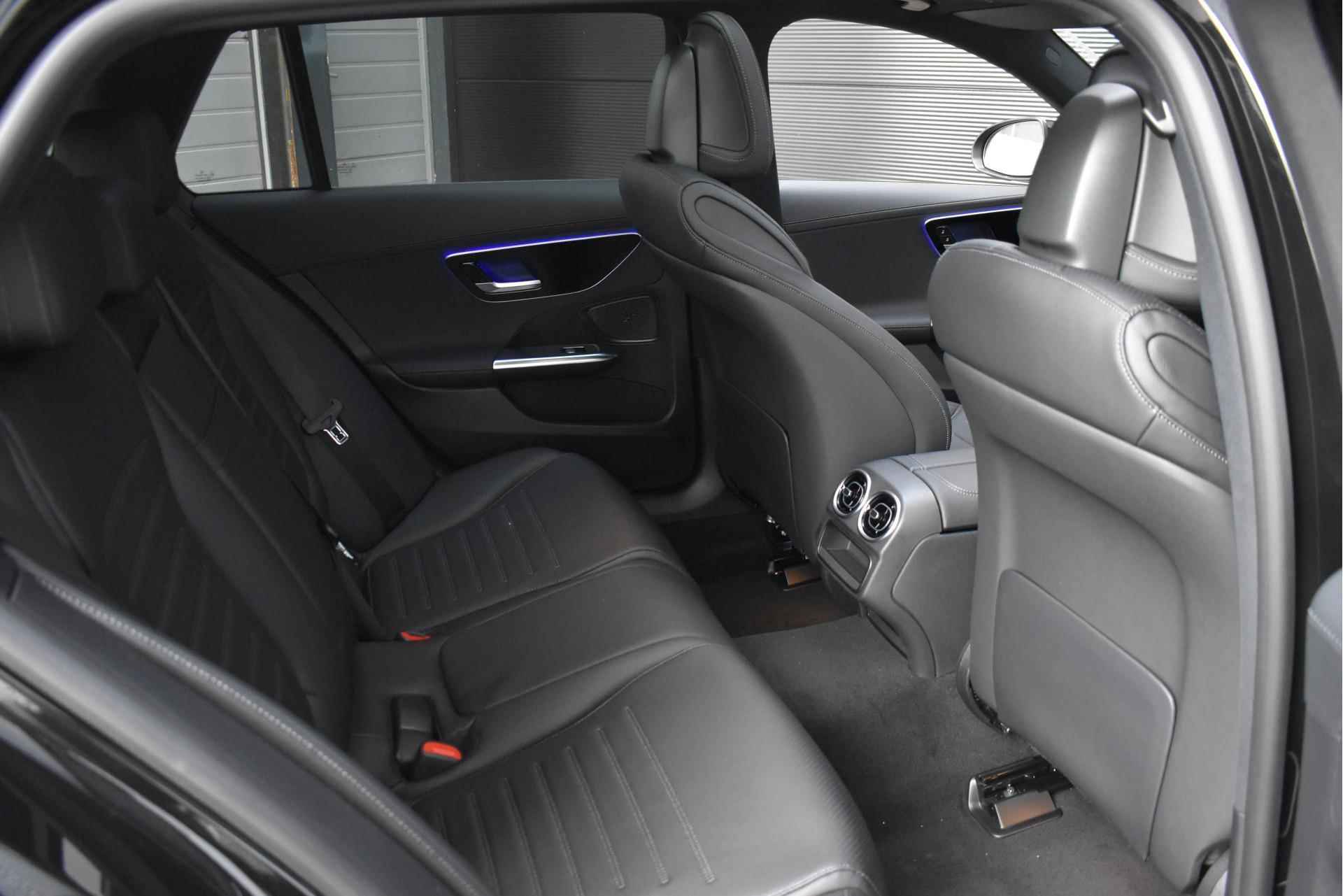 Mercedes-Benz C-Klasse Estate 200 AMG | Nightpakket | Panoramadak | Stoelverwarmd | Achteruitrijcamera | trekhaak - 13/17