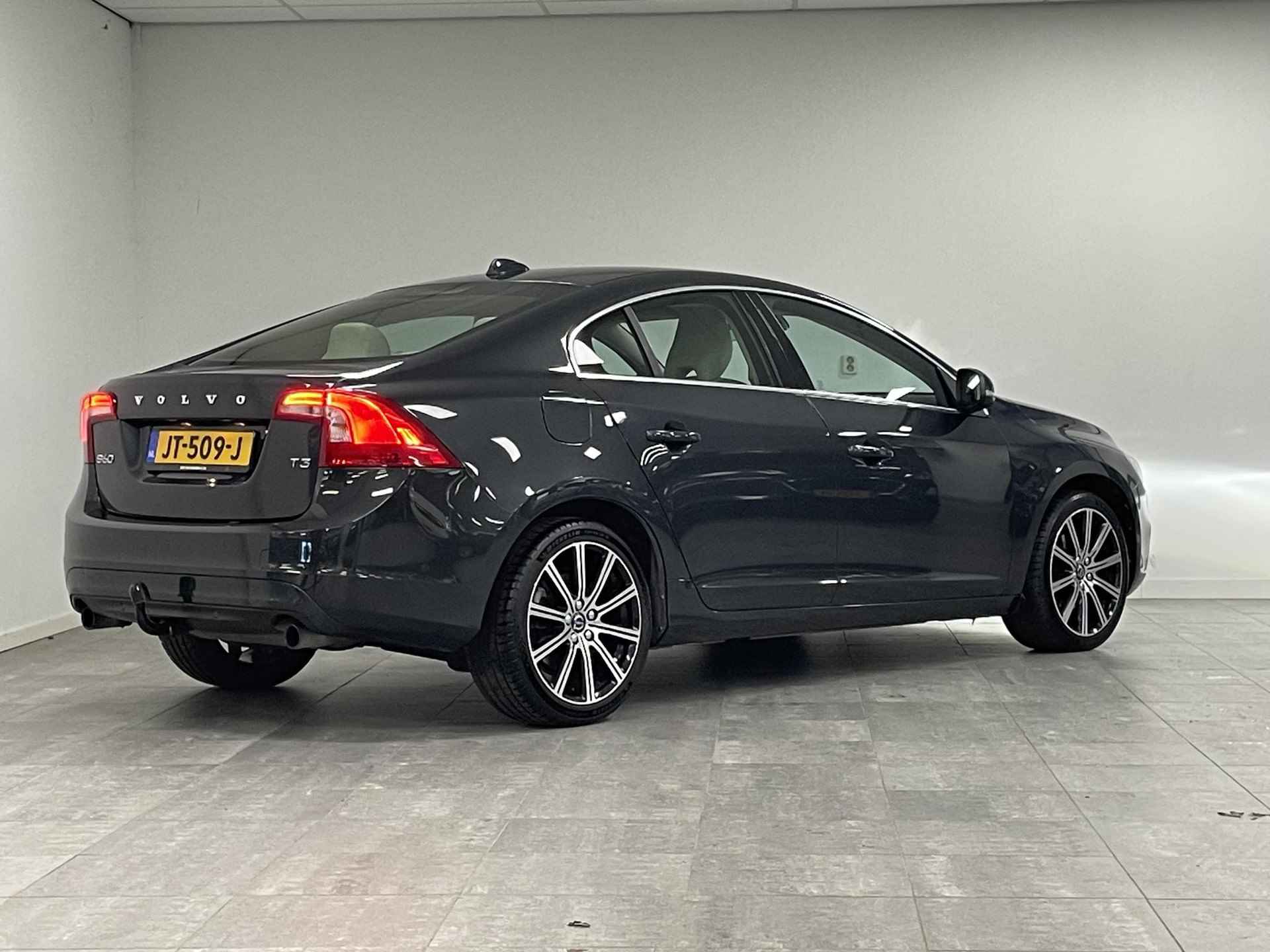 Volvo S60 2.0 T3 Nordic+ | Leder | Lichtmetalen velgen 18" | Trekhaak - 3/24