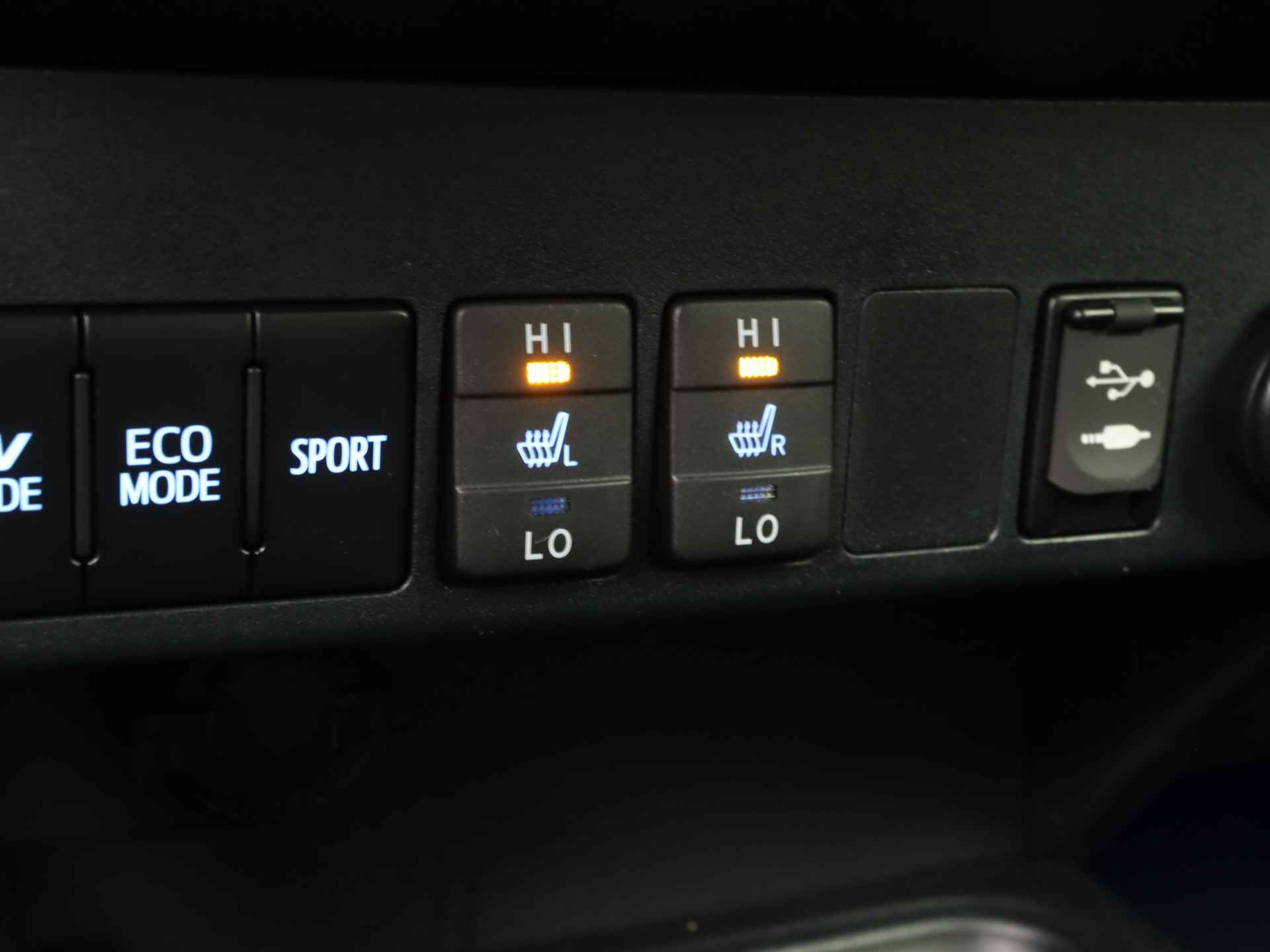 Toyota RAV4 2.5 Hybrid 2WD Style Limited | Navigatie | Camera | Climate Control | Parkeersensoren | LM velgen | Stoelverwarming | Cruise Control Adaptief | - 35/46