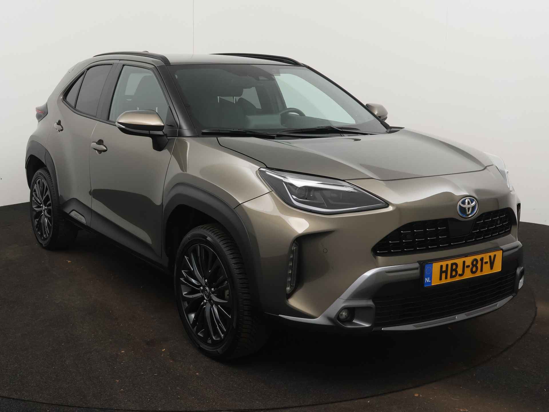 Toyota Yaris Cross 1.5 Hybrid Adventure Limited | JBL | Panoramadak | Head-up Display | Stoelverwarming | Elektrische Achterklep | Parkeersensoren | Rotterdam Noord - Martin - 29/48