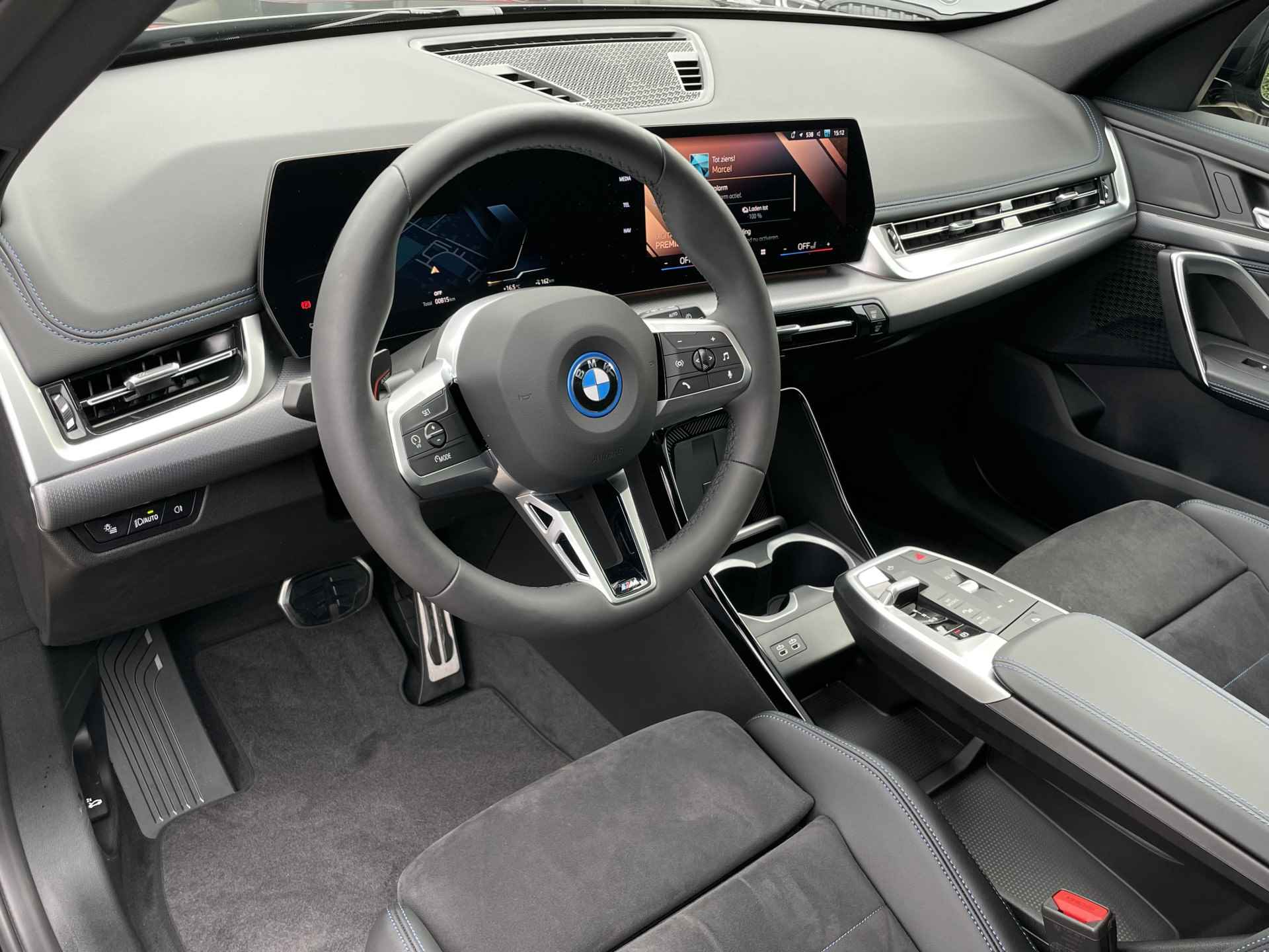 BMW iX1 eDrive20 | M-Sport Pro | 19'' | Panorama | Getint Glas - 10/30