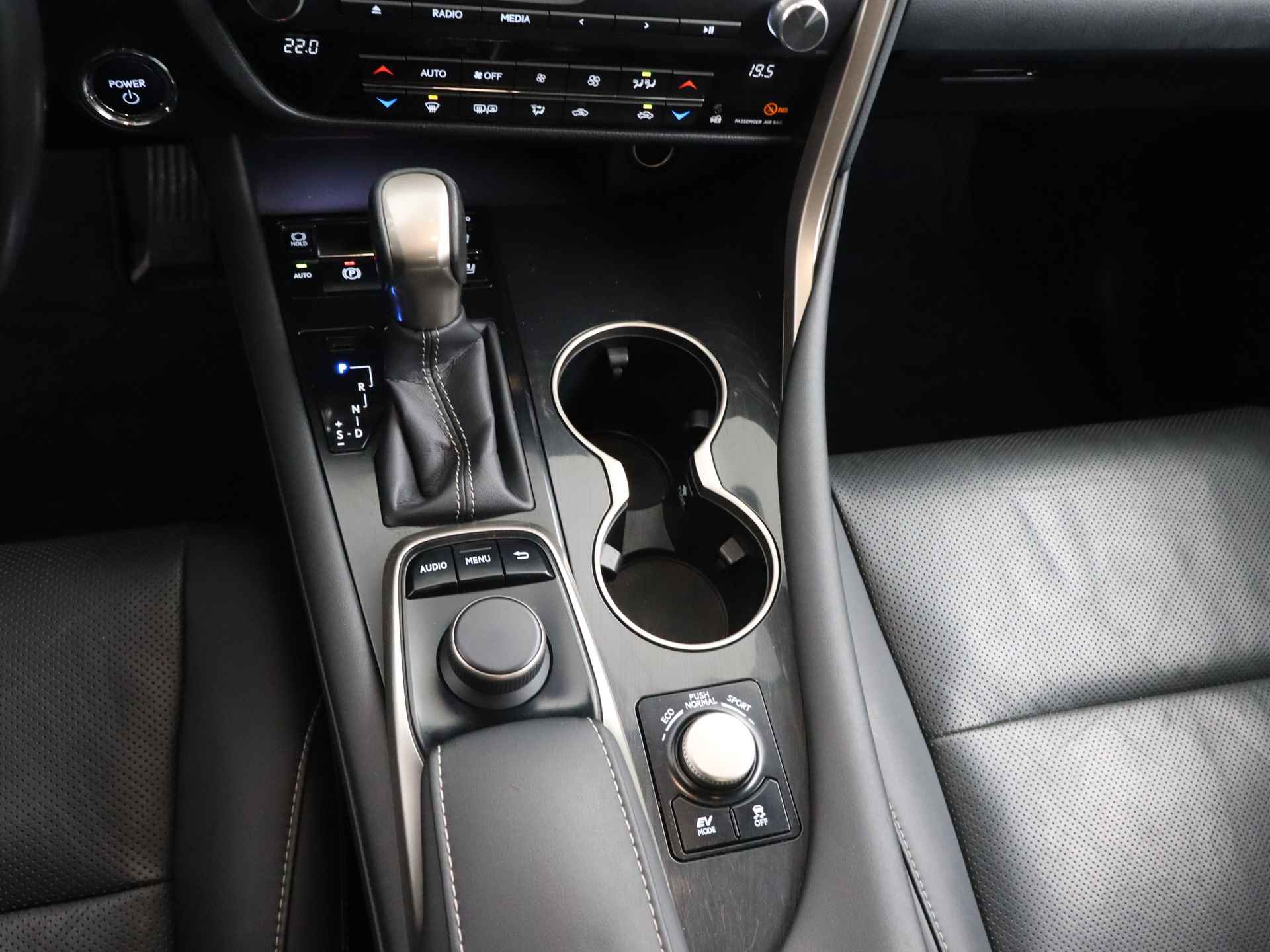 Lexus RX 450h 4WD | Navigatie | Lederen bekleding | Stoelverwarming en ventilatie | Trekhaak | Elektrisch verstelbaar bestuurdersstoel met geheugen | - 37/54