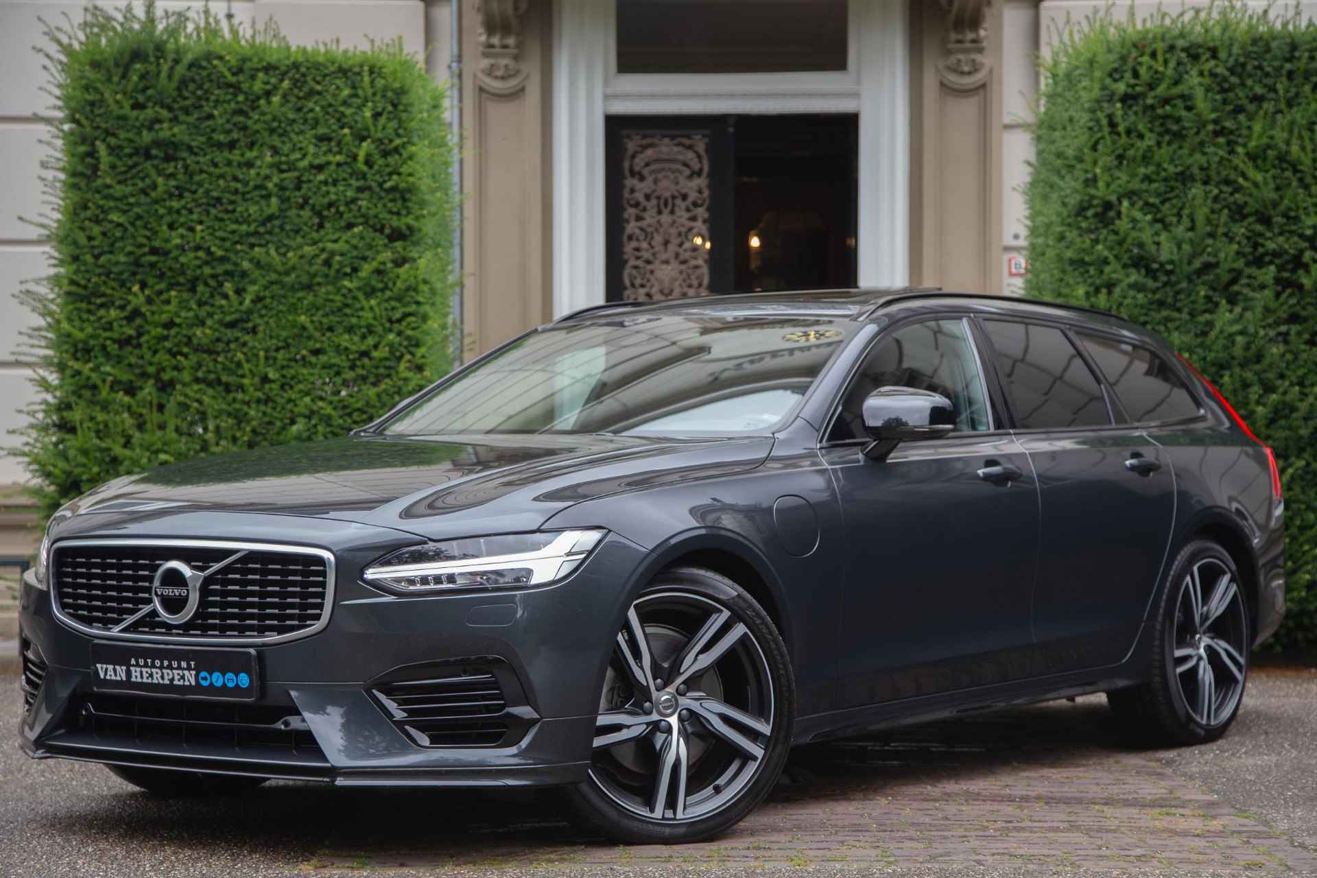 Volvo V90 2.0 T8 AWD R-Design Pano | HUD | Camera | Pilot Pack | Nieuwstaat - 1/63