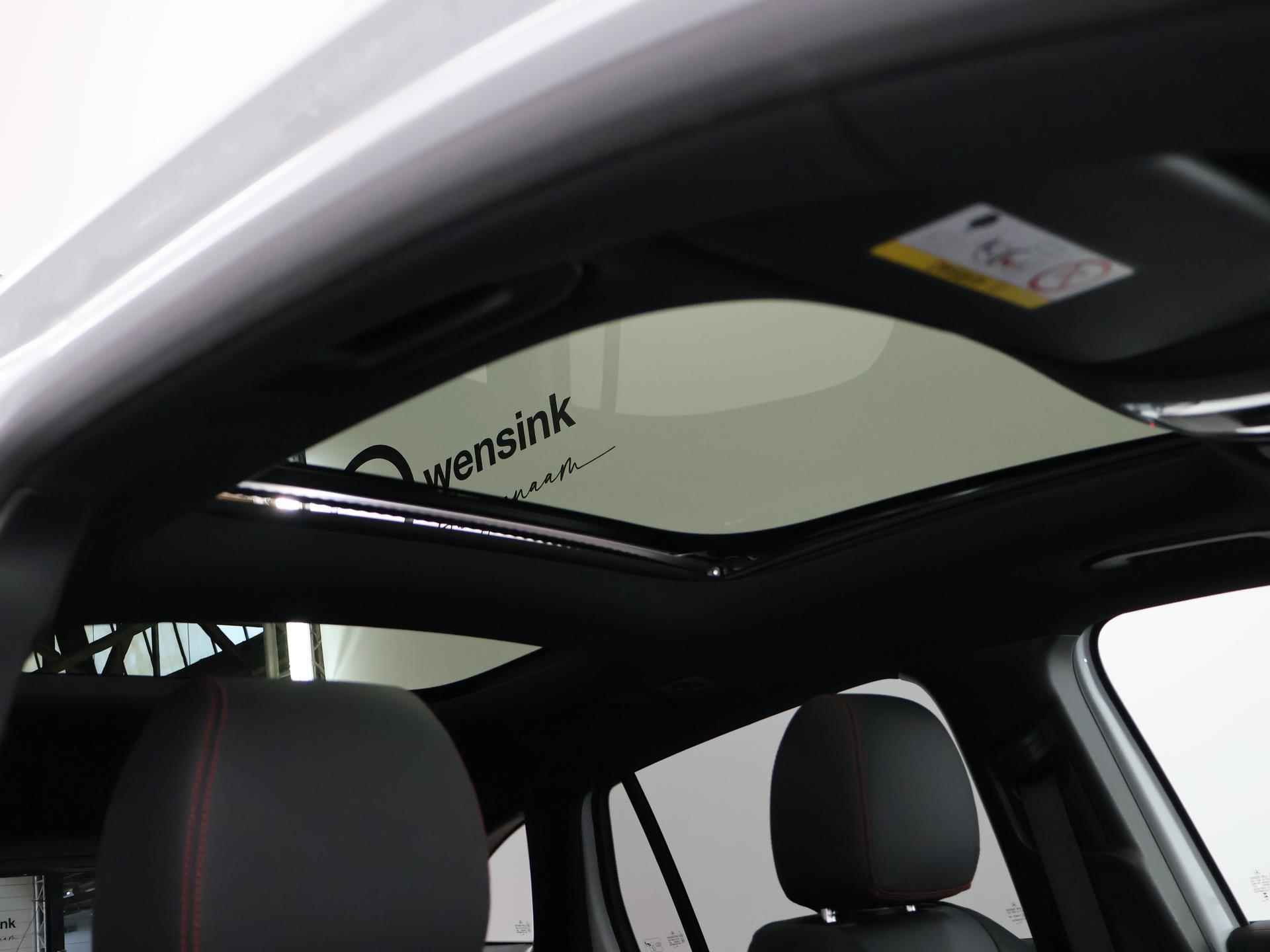 Mercedes-Benz GLA 180 AMG Line | Panorama dak | Night Pakket | 19 inch | Sfeerverlichting | Urban Guard | Multi Beam Led koplampen - 41/47