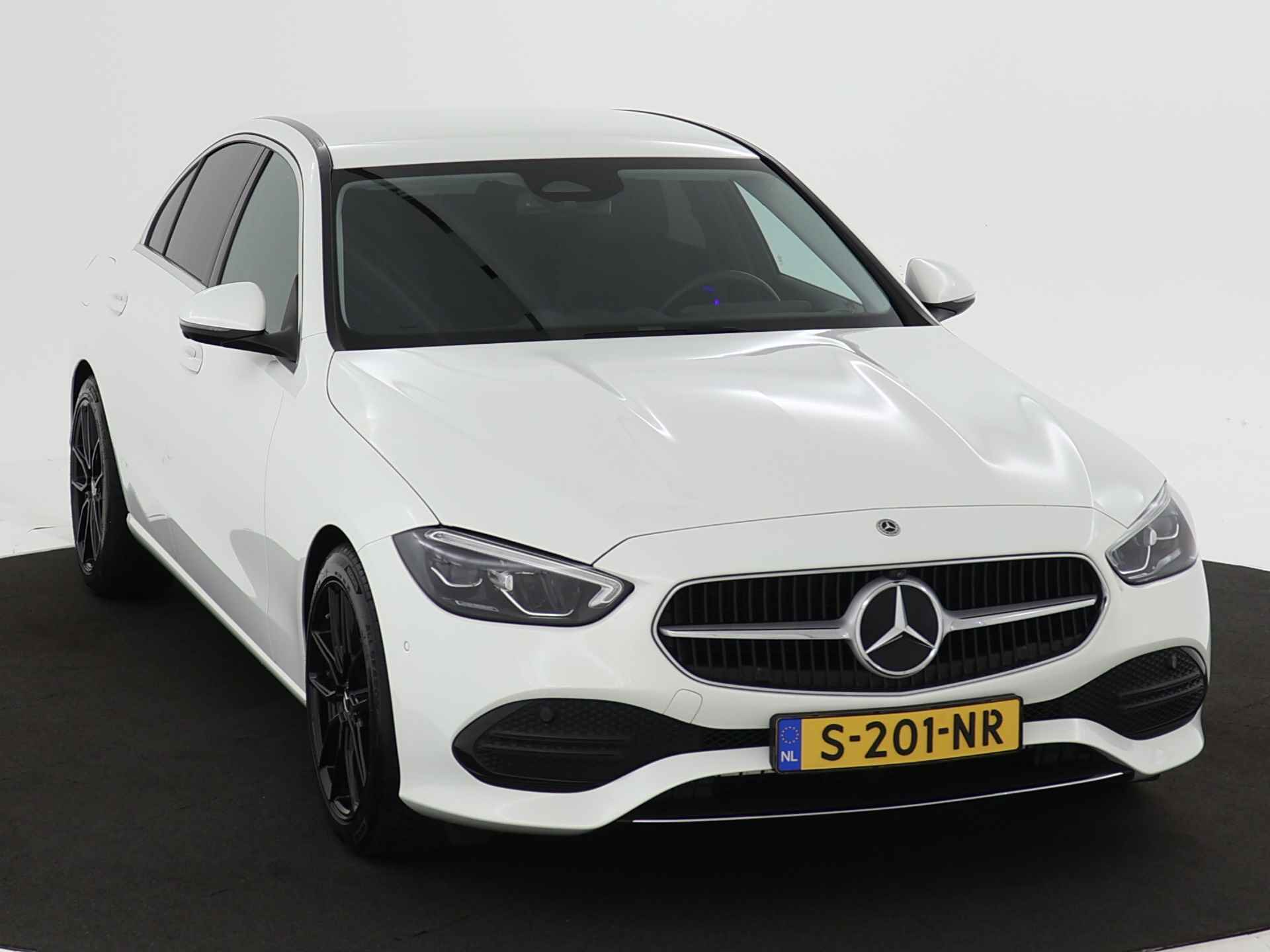 Mercedes-Benz C-Klasse 180 Business Line | 360° camera | Sfeerverlichting | Apple Carplay | Stoelverwarming | Inclusief 24 maanden MB Certified garantie voor Europa. - 28/44