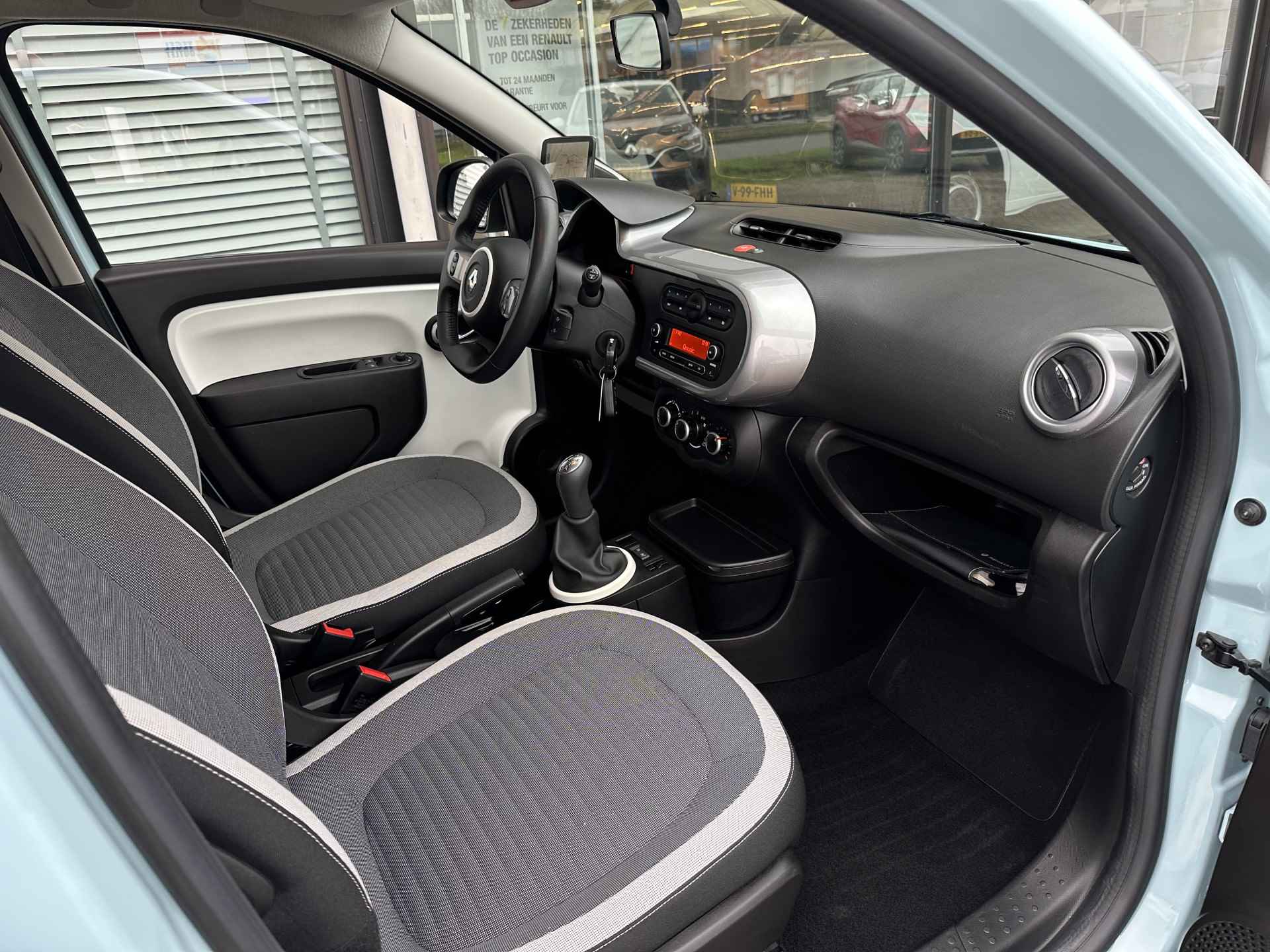 Renault Twingo 1.0 SCe 70 Limited | weinig km's! | parkeersensor | privacy glas | navigatie | cruise control | tijdelijk gratis Top Afleverpakket twv Eur 695 - 9/31